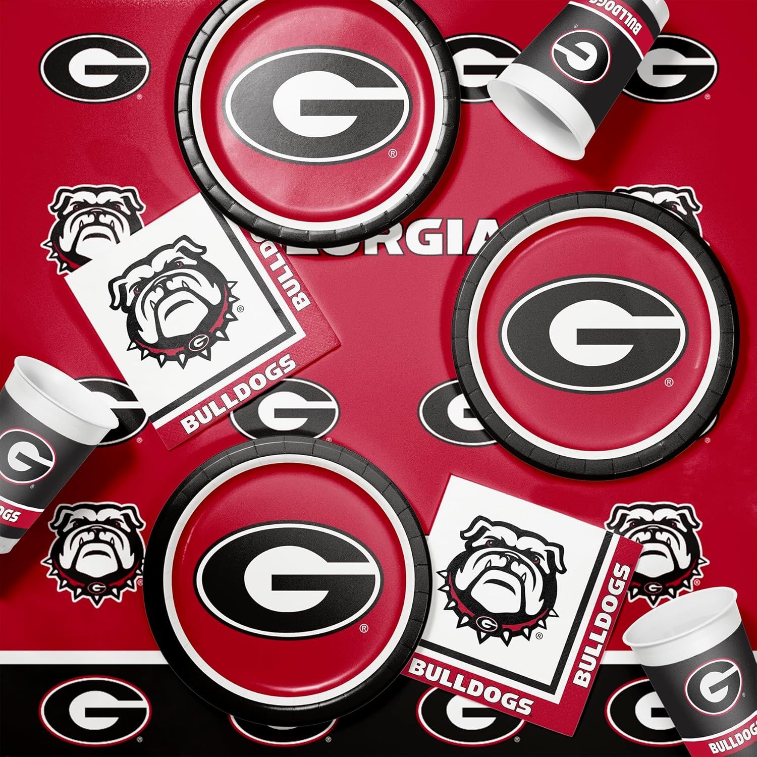 Shows all items included in the Georgia Bulldogs party pack, including plates, cups, and napkins, so buyers know exactly what they will receive.