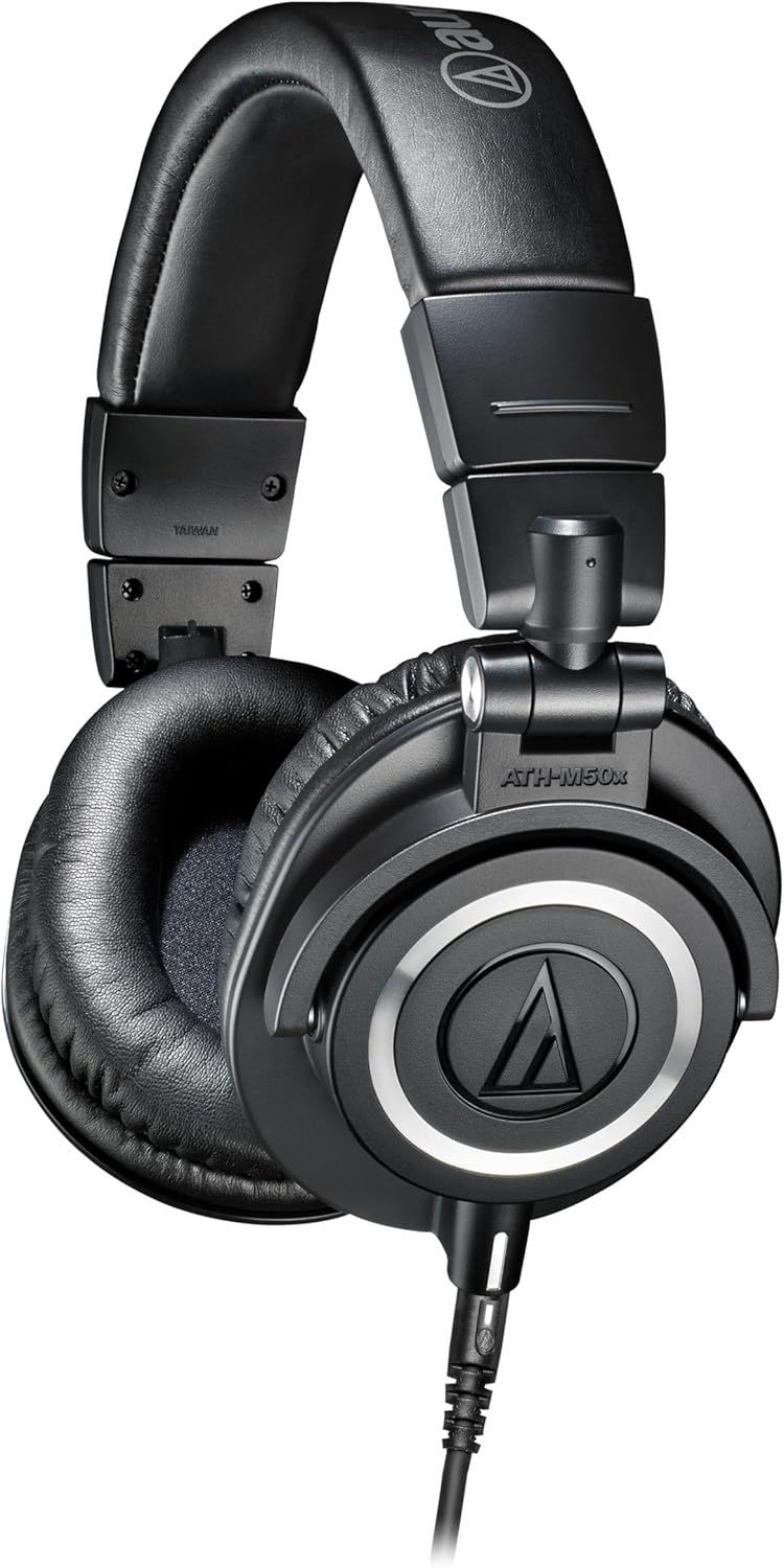 Displays the core product clearly against a white background to help shoppers quickly identify the headphones being sold and comply with platform requirements.
