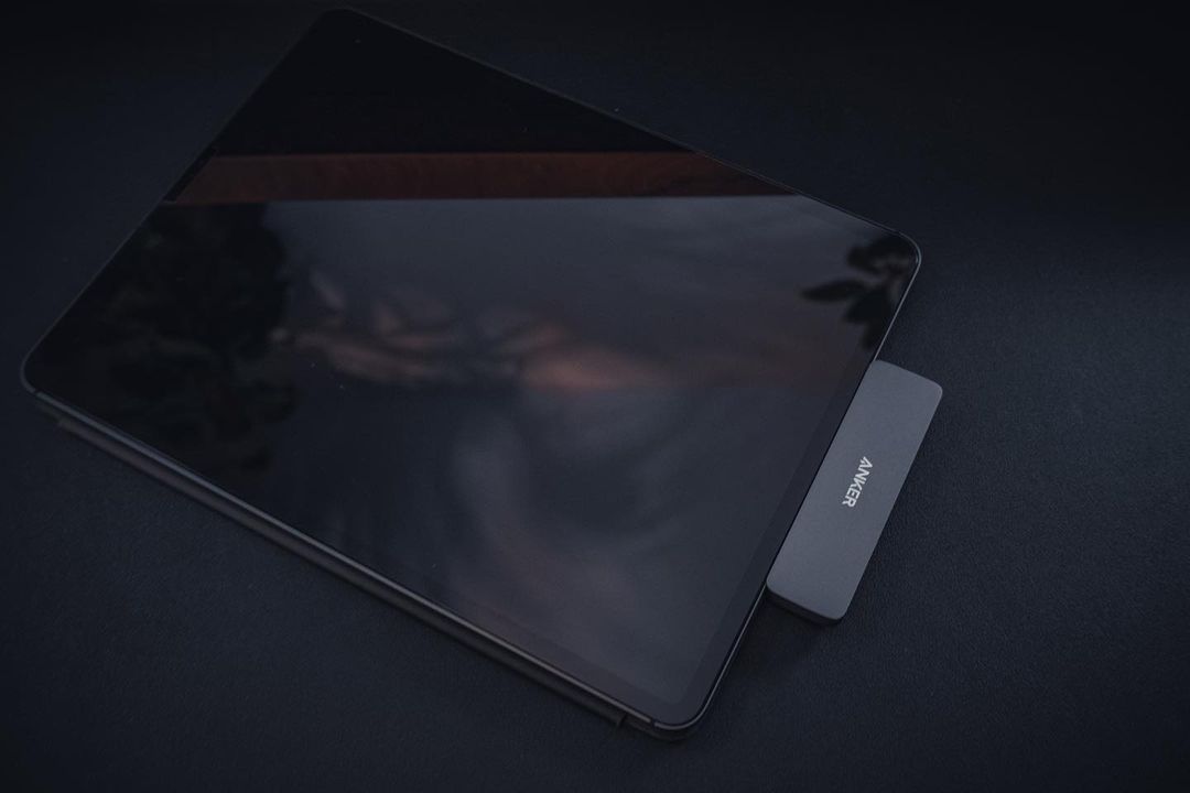 Anker 33: Lifestyle Secondary Images
