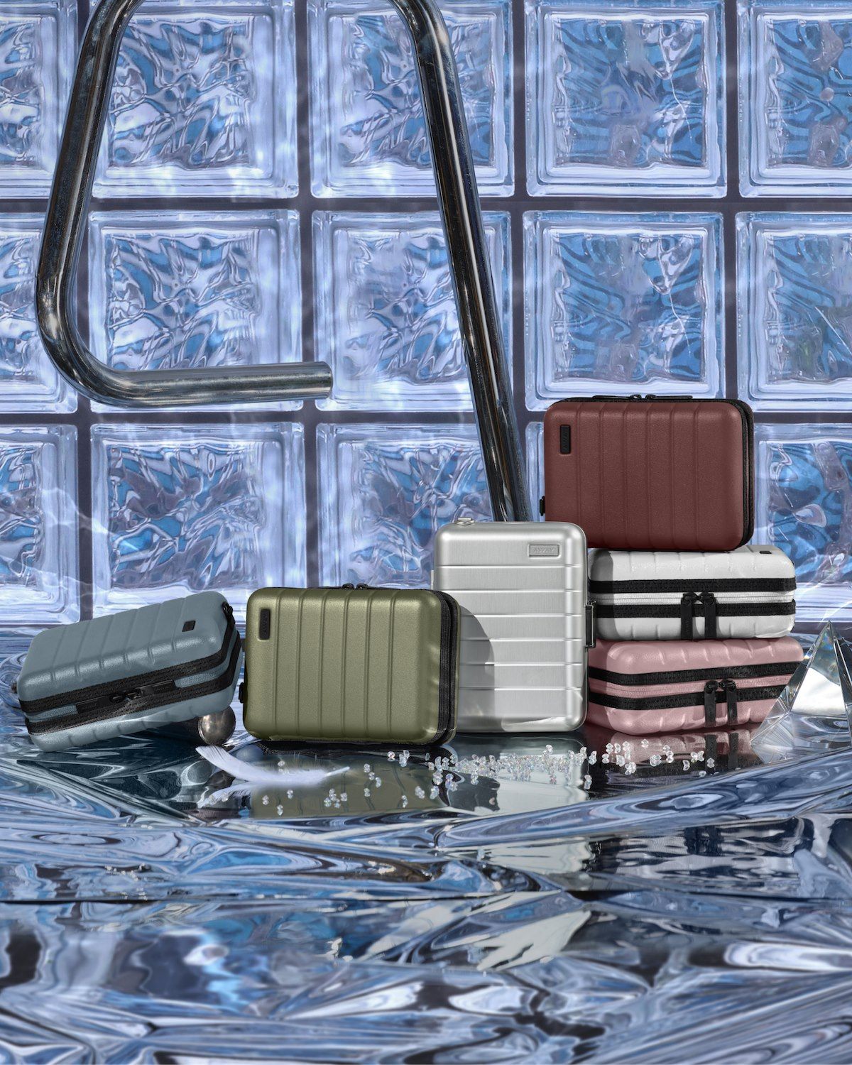 Away Travel 38: Lifestyle Secondary Images