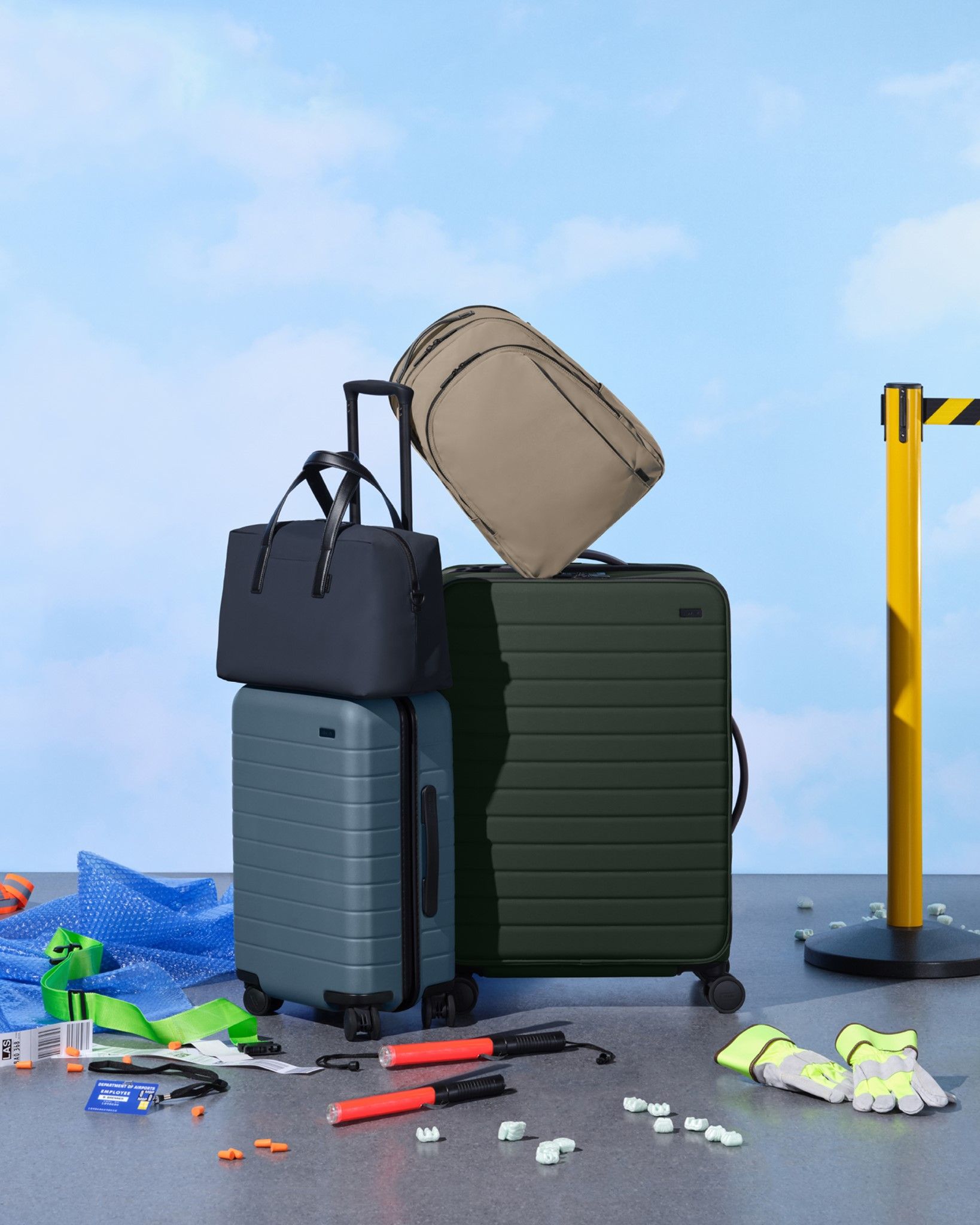 Away Travel 40: Lifestyle Secondary Images