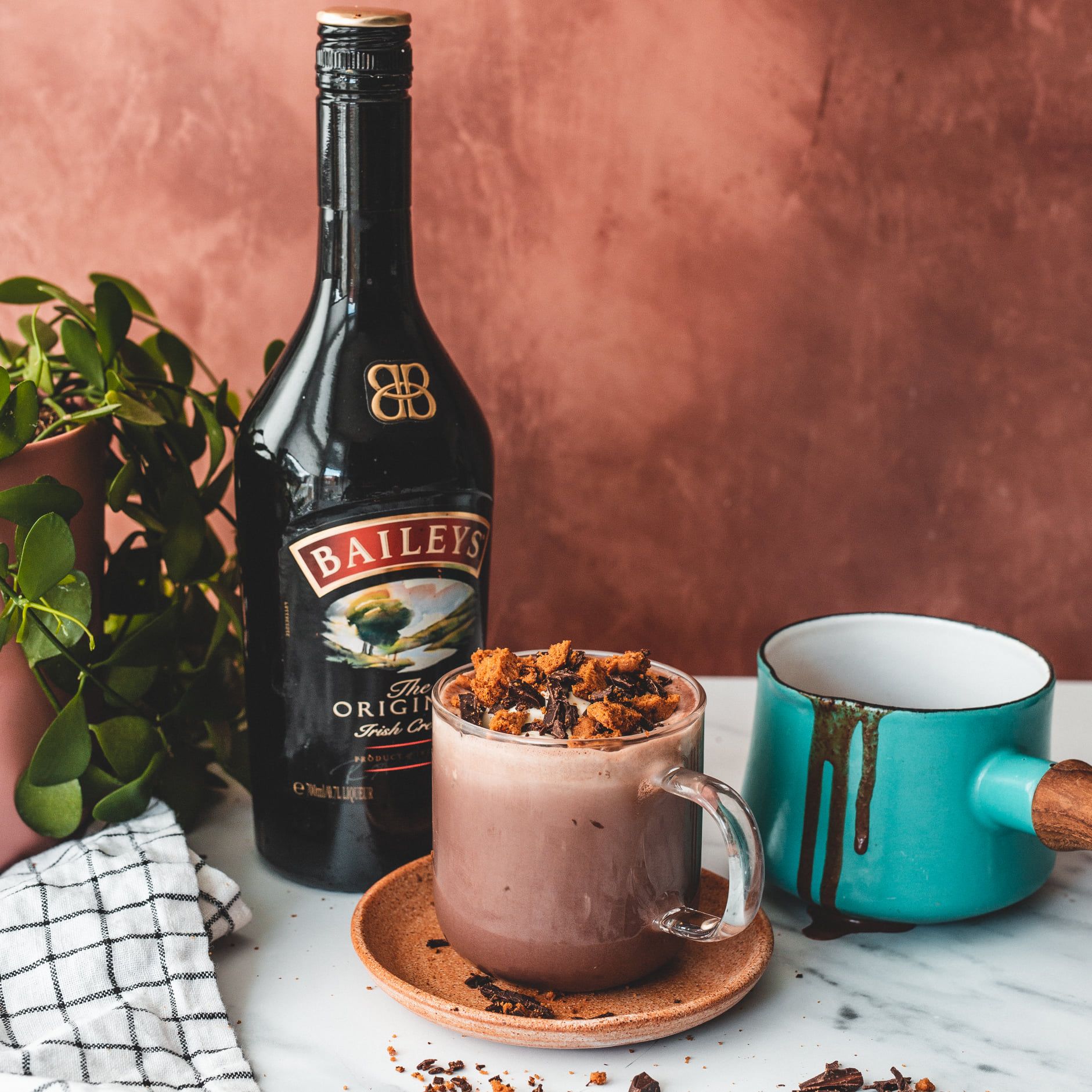 Baileys 1: Lifestyle Secondary Images