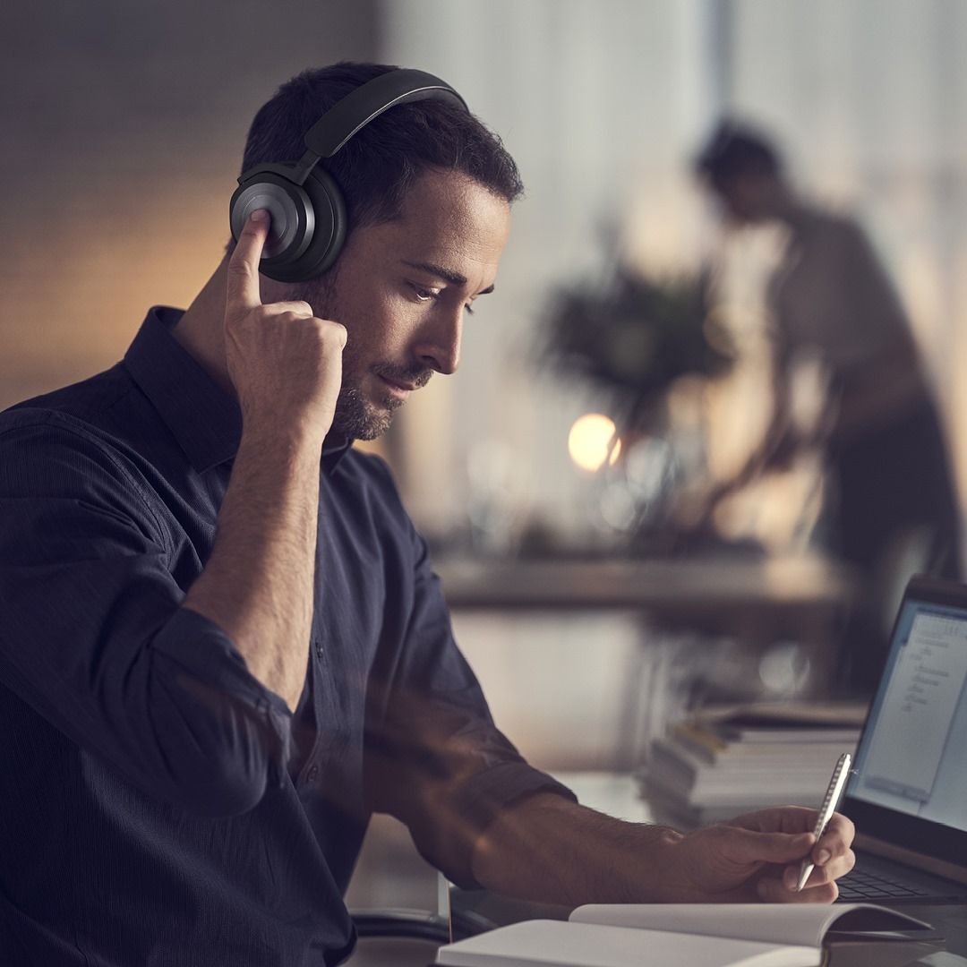 Bang &amp; Olufsen 12: Lifestyle Secondary Images