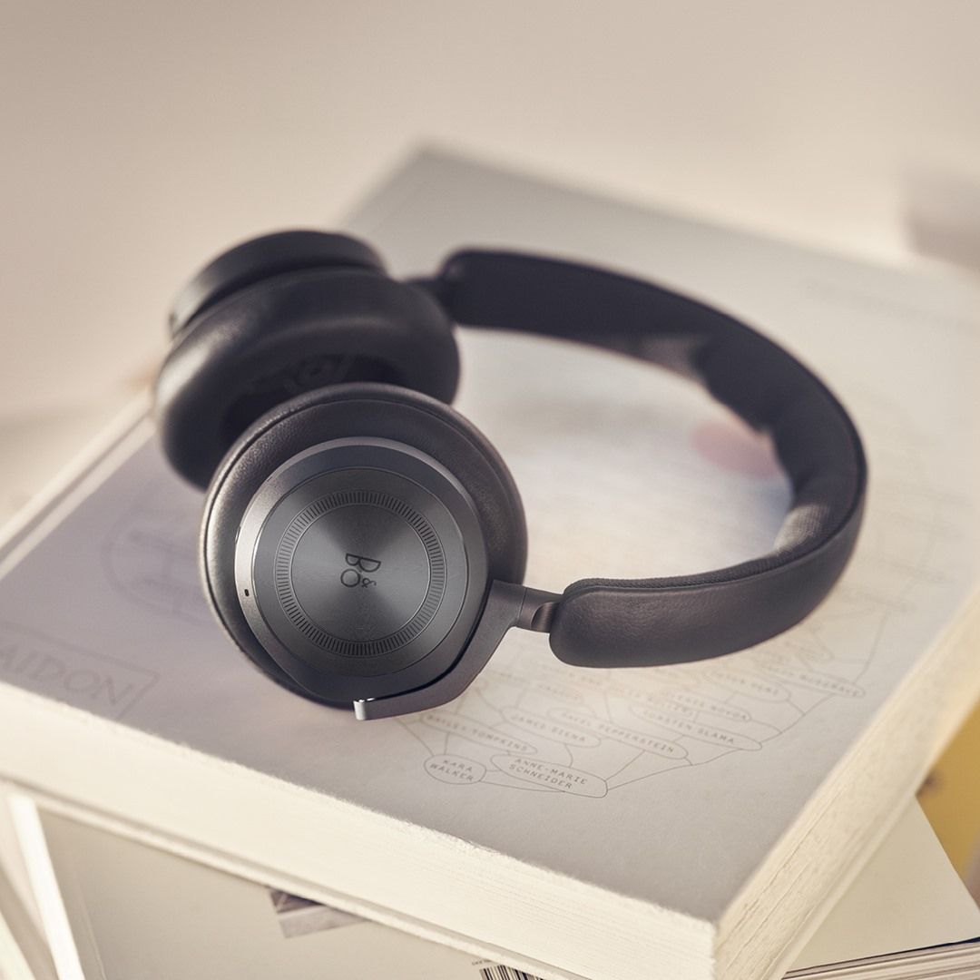 Bang &amp; Olufsen 13: Lifestyle Secondary Images