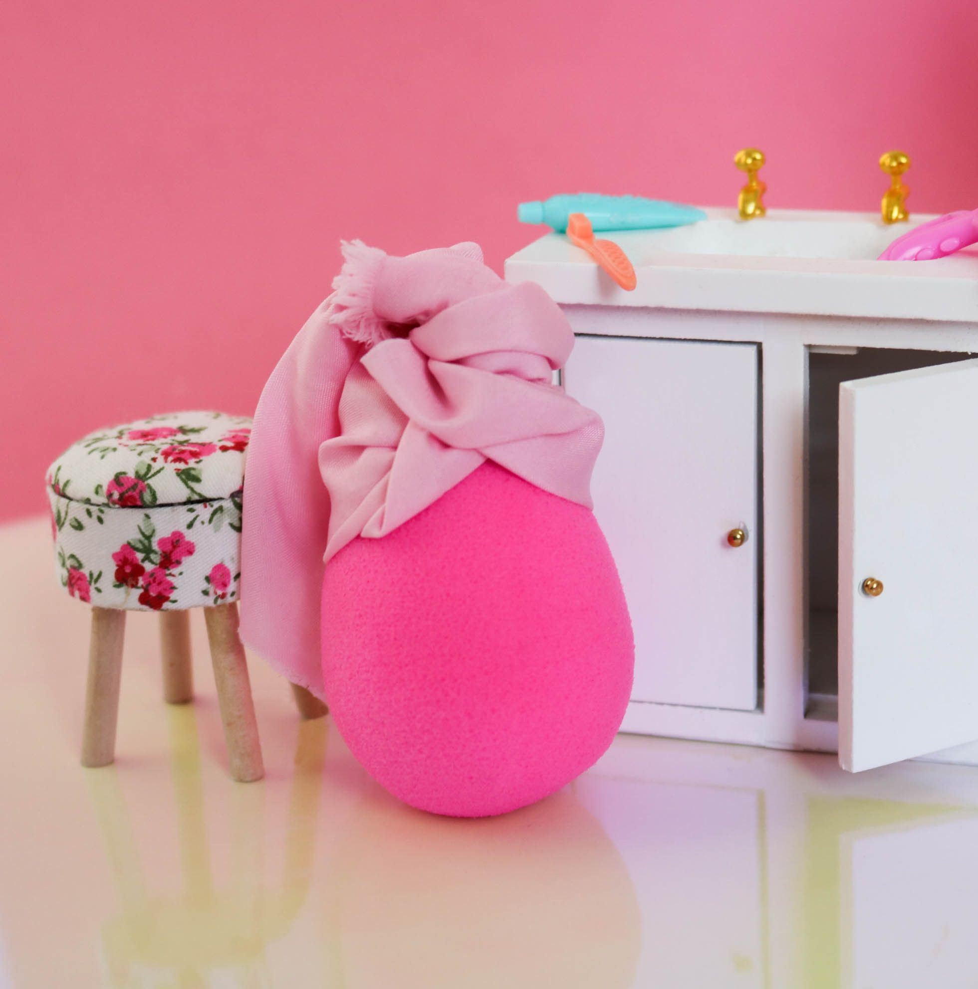 Beautyblender 1: Lifestyle Secondary Images