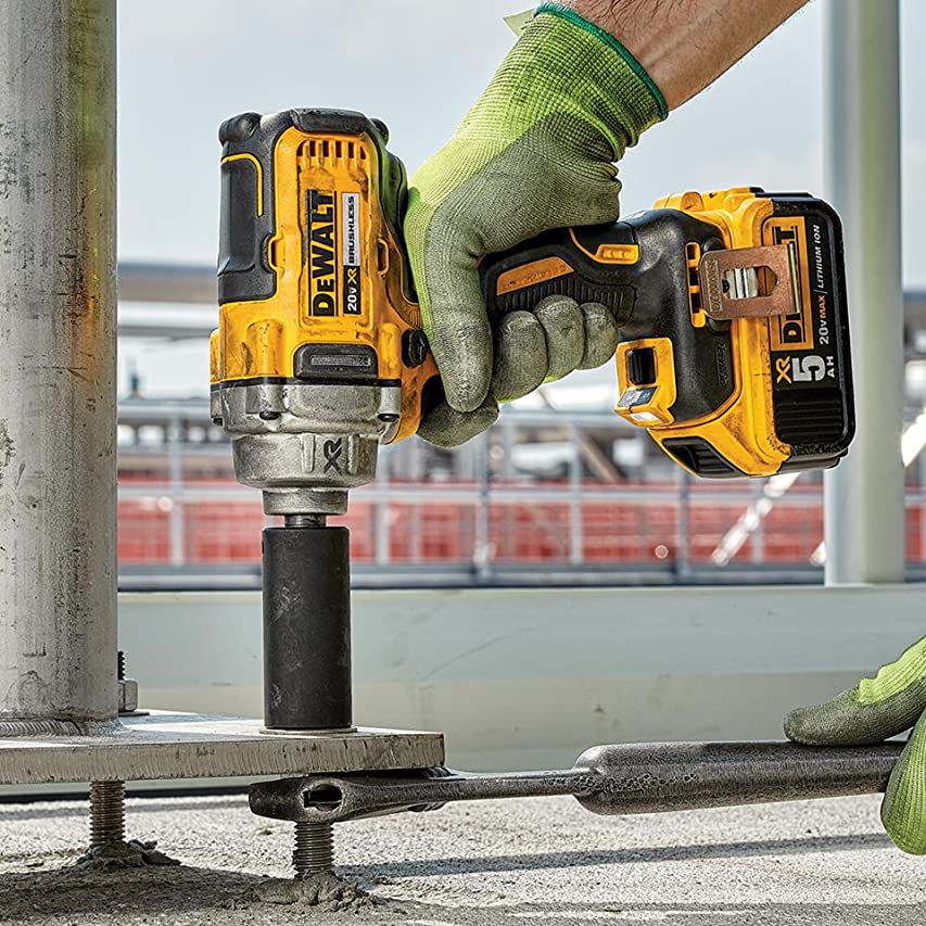 Dewalt LIF  1 LIF: Lifestyle Secondary Images
