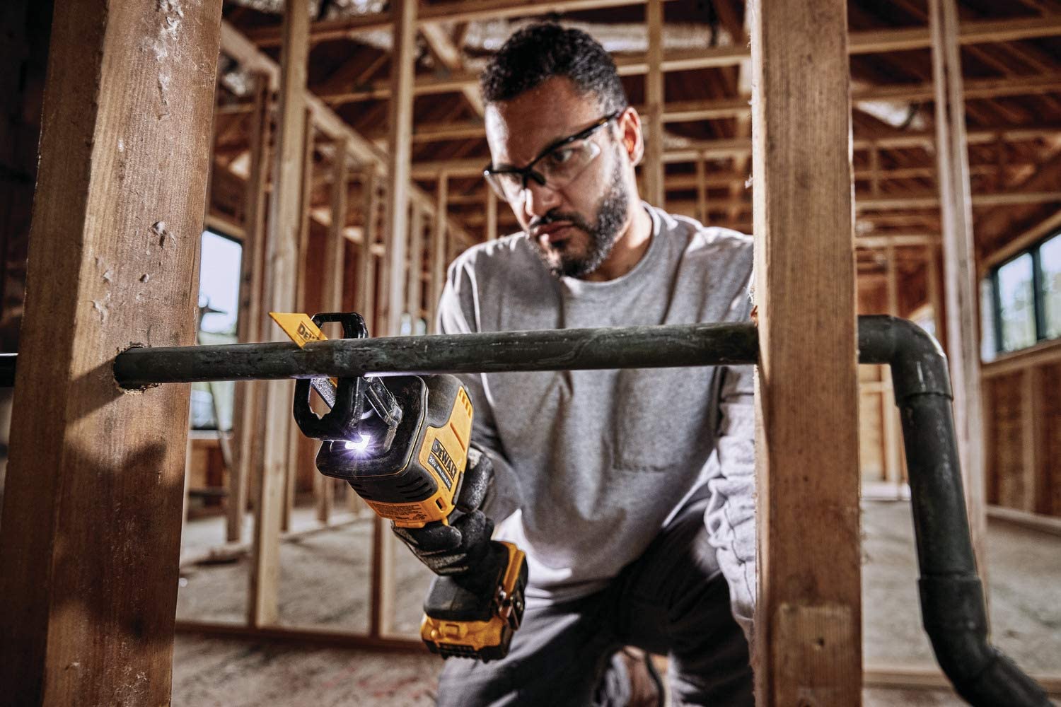 Dewalt LIF  1 LIF: Lifestyle Secondary Images