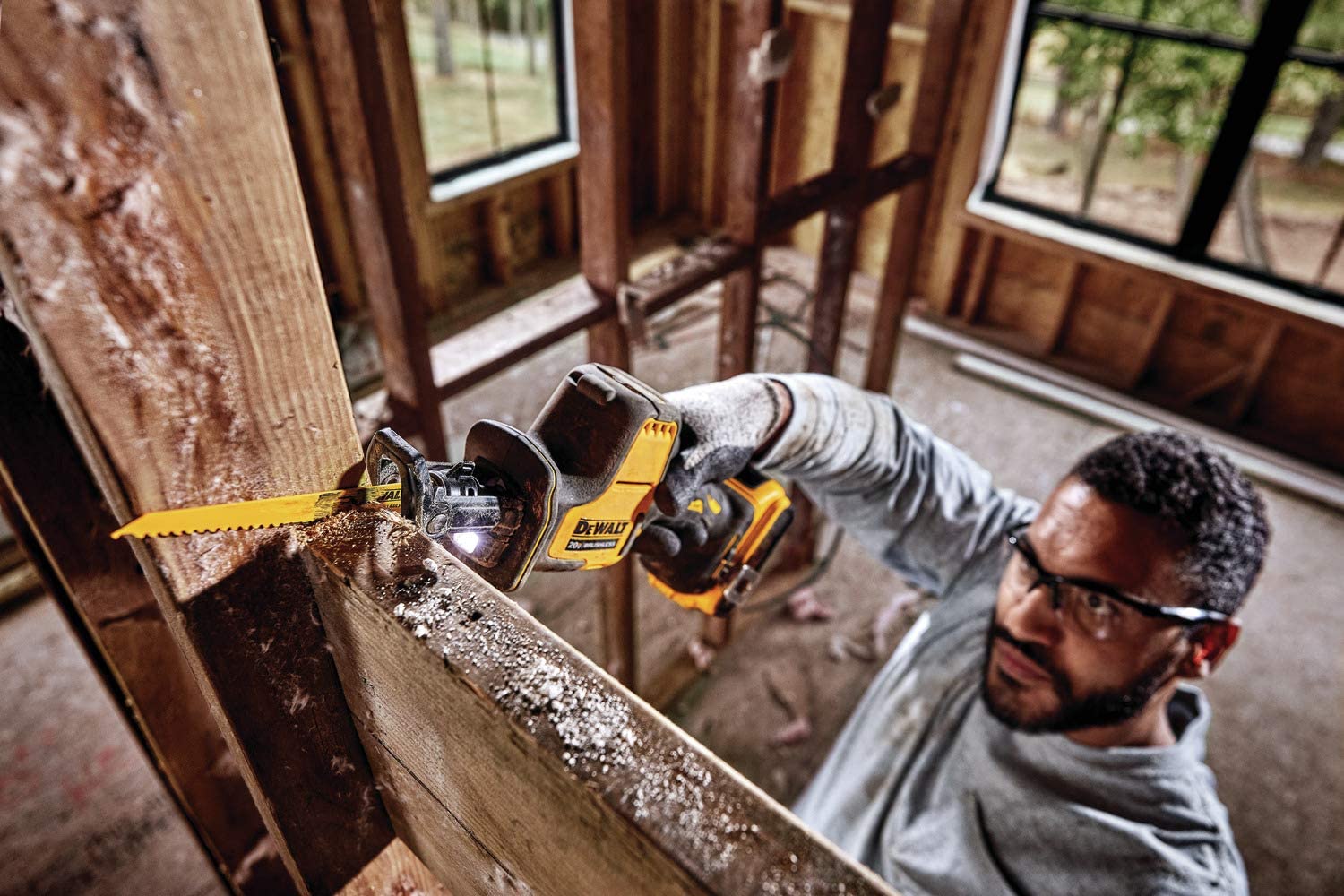 Dewalt LIF  5 LIF: Lifestyle Secondary Images