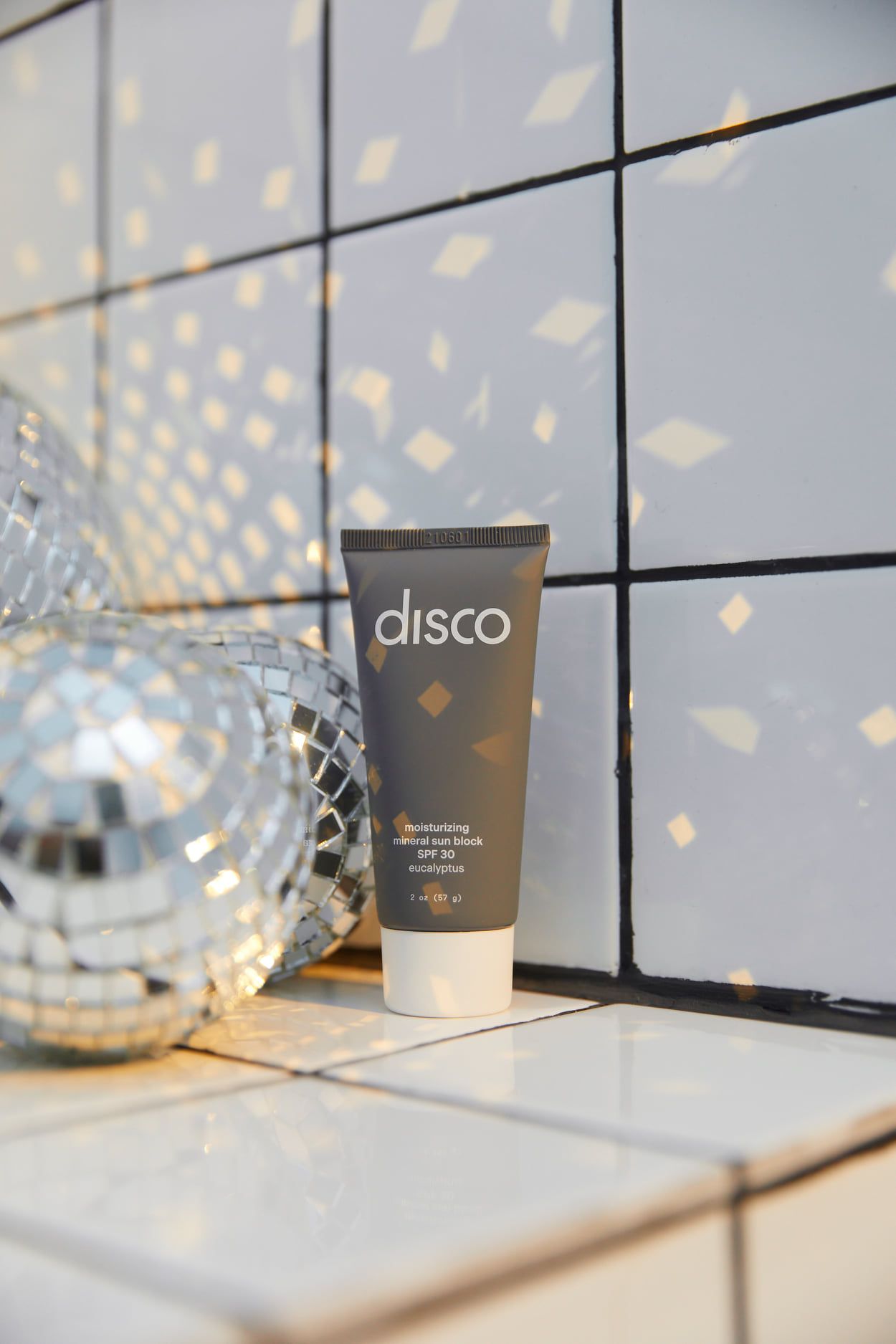 Disco 27: Lifestyle Secondary Images