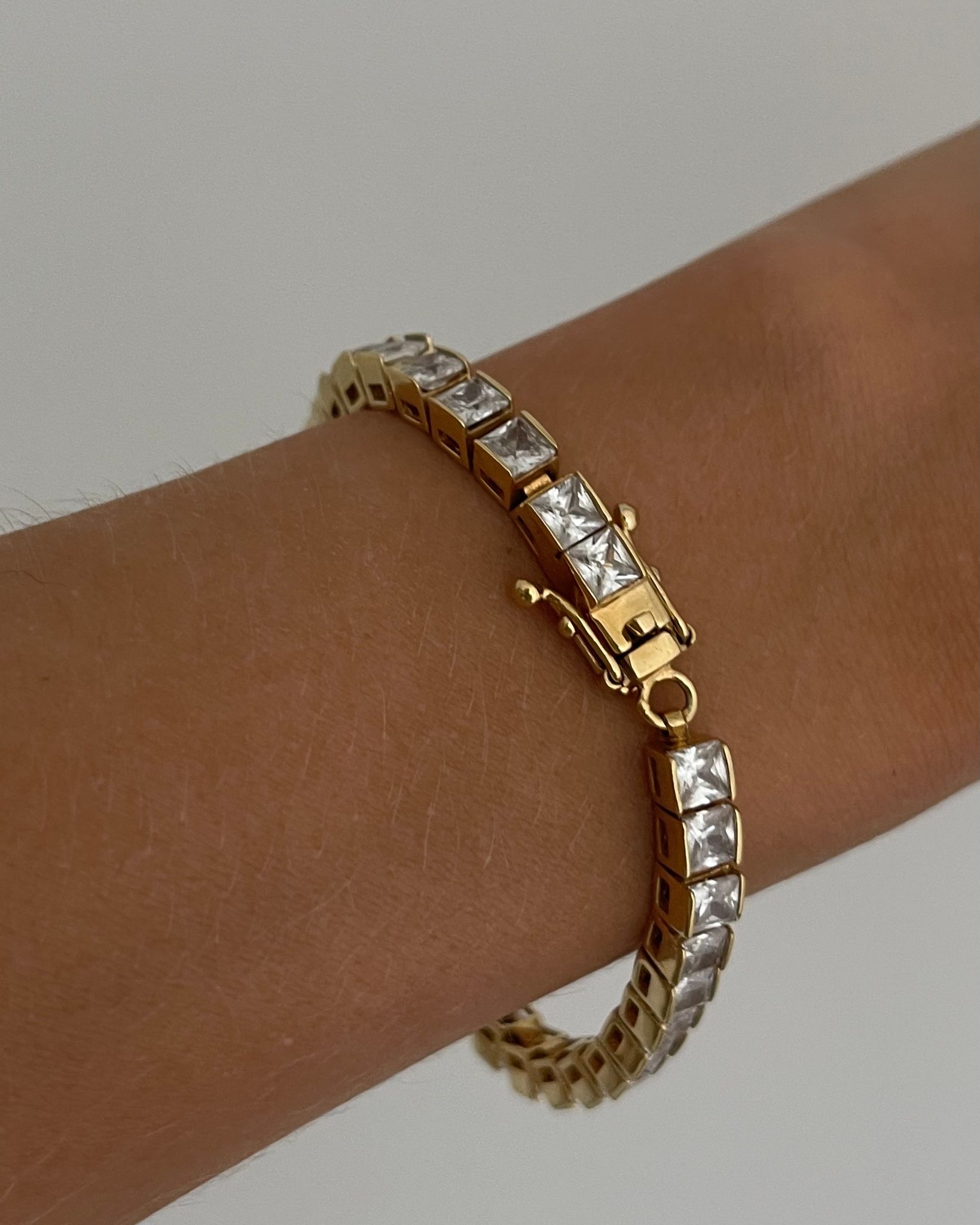 Elli Jewelry 18: Lifestyle Secondary Images