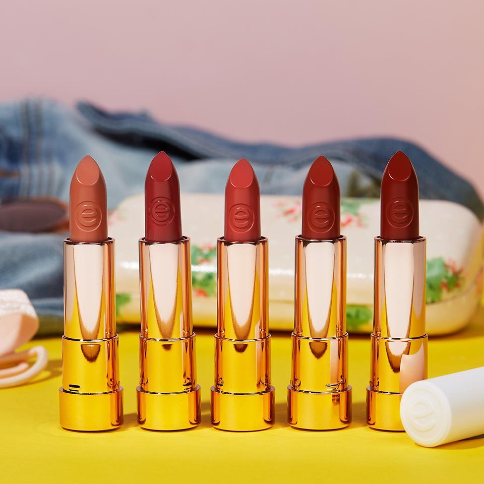 Essence Cosmetics 9: Backdrops