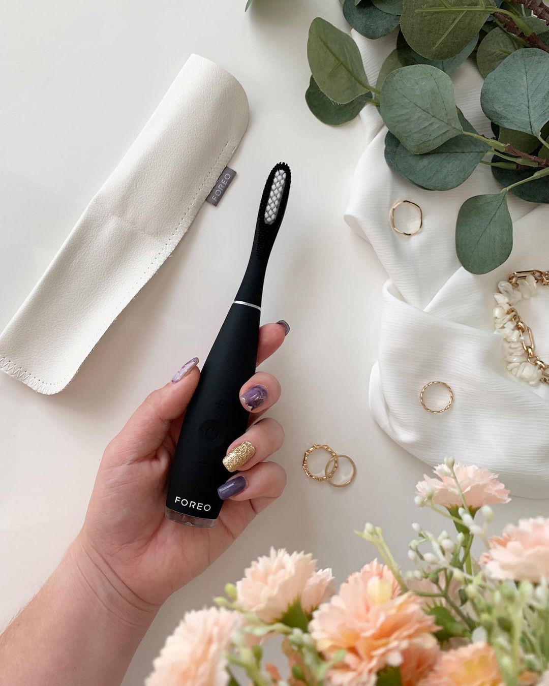 FOREO 15: Lifestyle Secondary Images