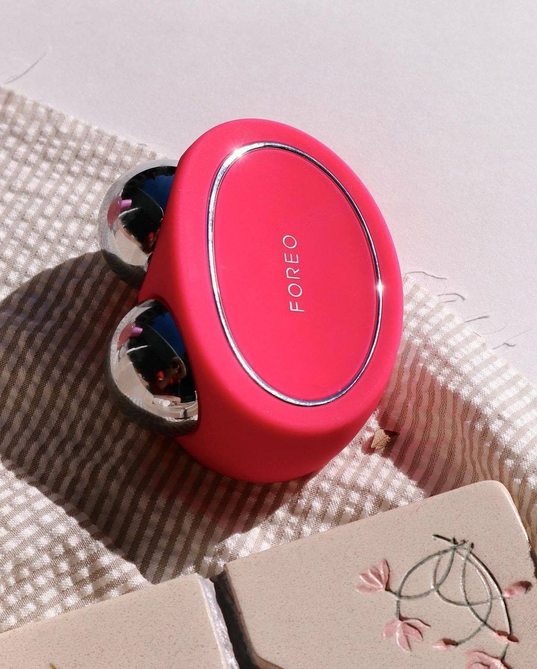 FOREO 18: Lifestyle Secondary Images