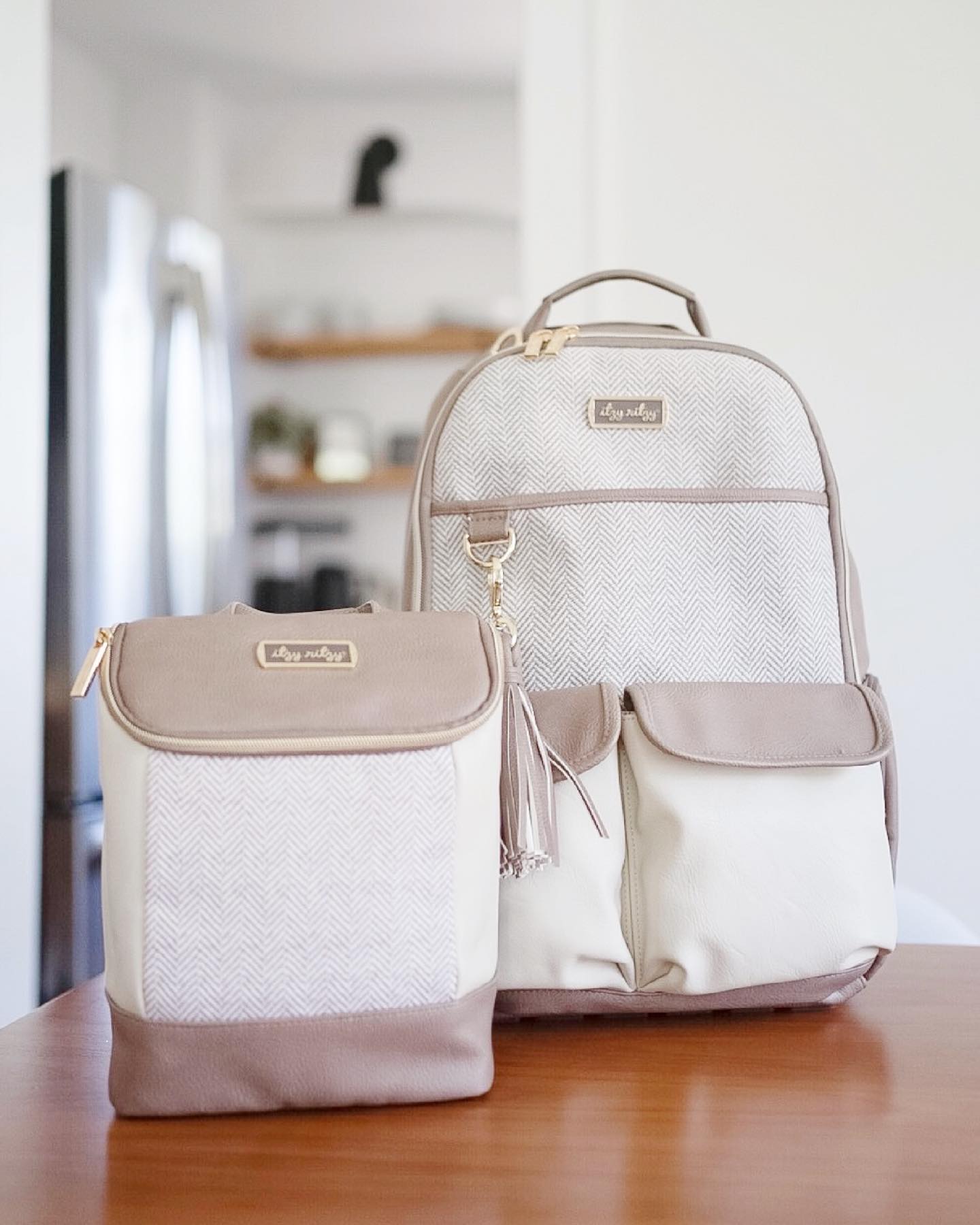 Itzy Ritzy 21: Lifestyle Secondary Images