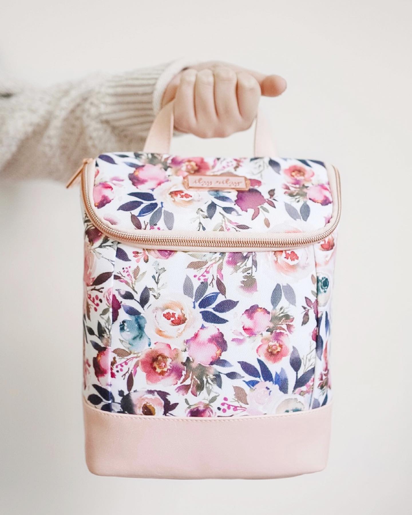Itzy Ritzy 26: Lifestyle Secondary Images