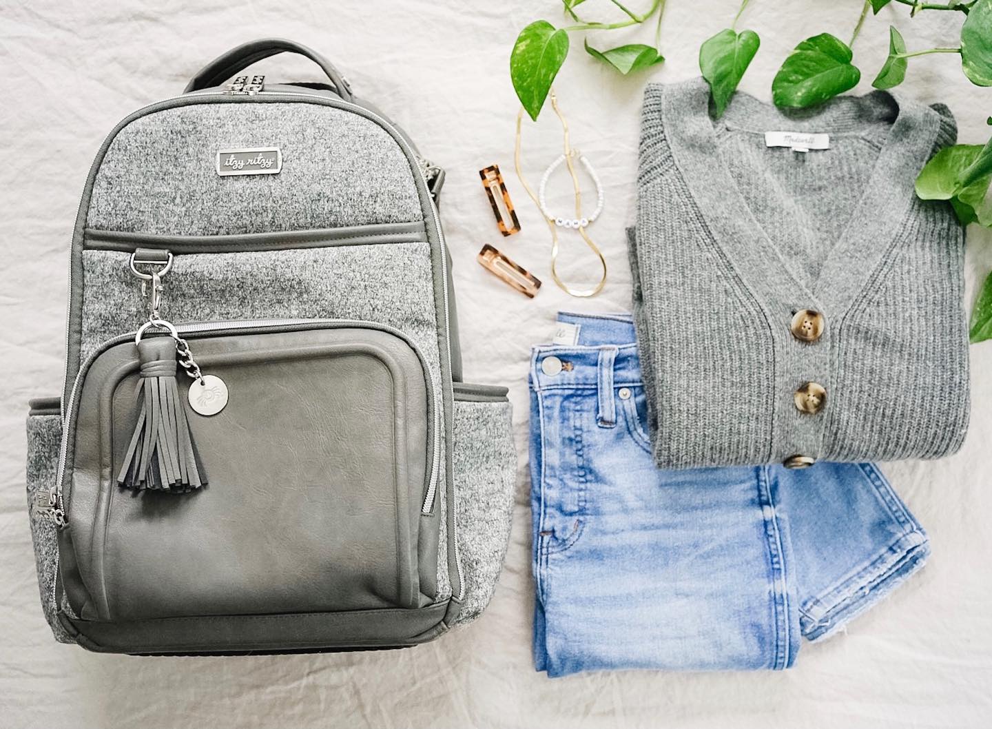 Itzy Ritzy 34: Lifestyle Secondary Images