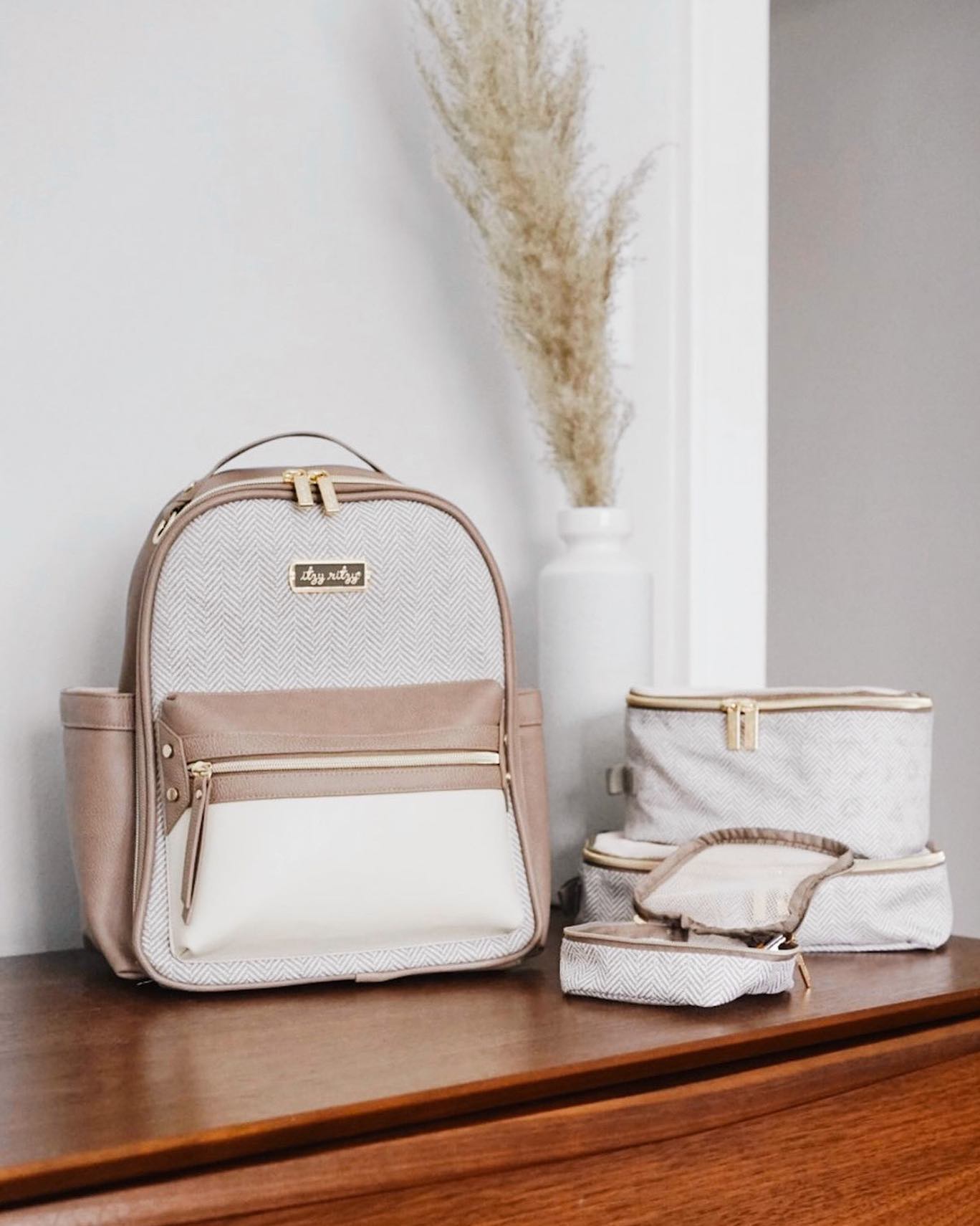 Itzy Ritzy 44: Lifestyle Secondary Images