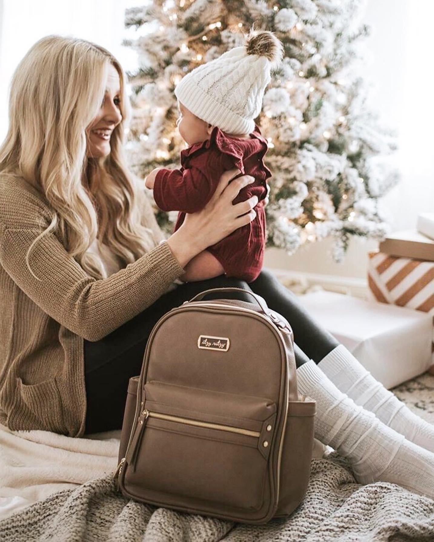 Itzy Ritzy 45: Lifestyle Secondary Images
