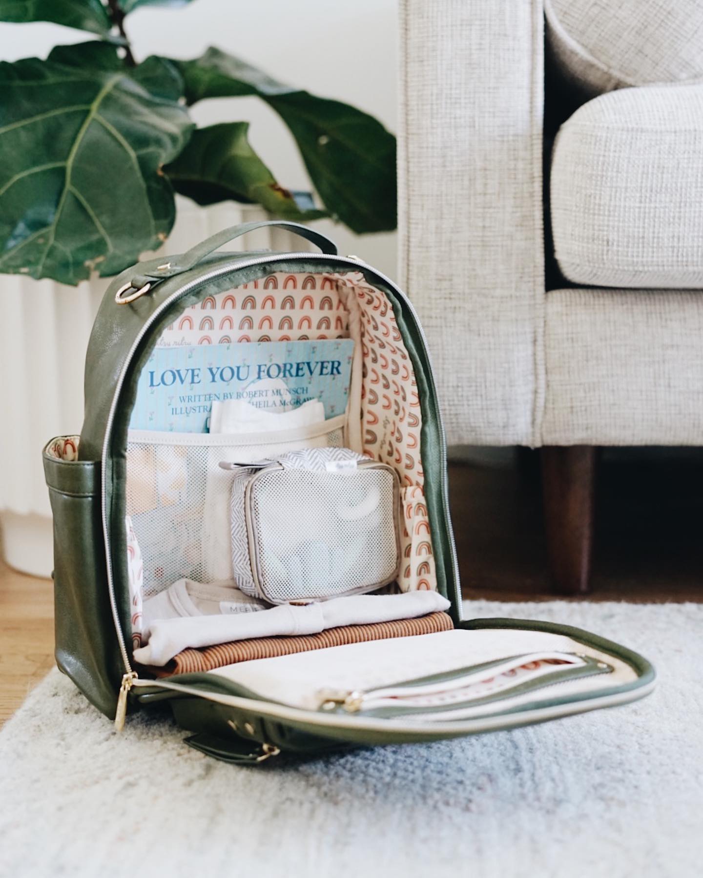 Itzy Ritzy 46: Lifestyle Secondary Images