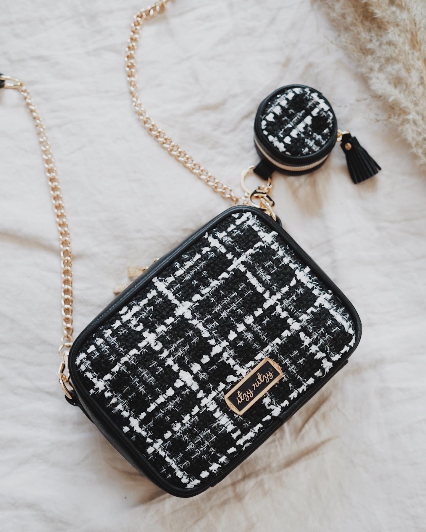 Itzy Ritzy 47: Lifestyle Secondary Images