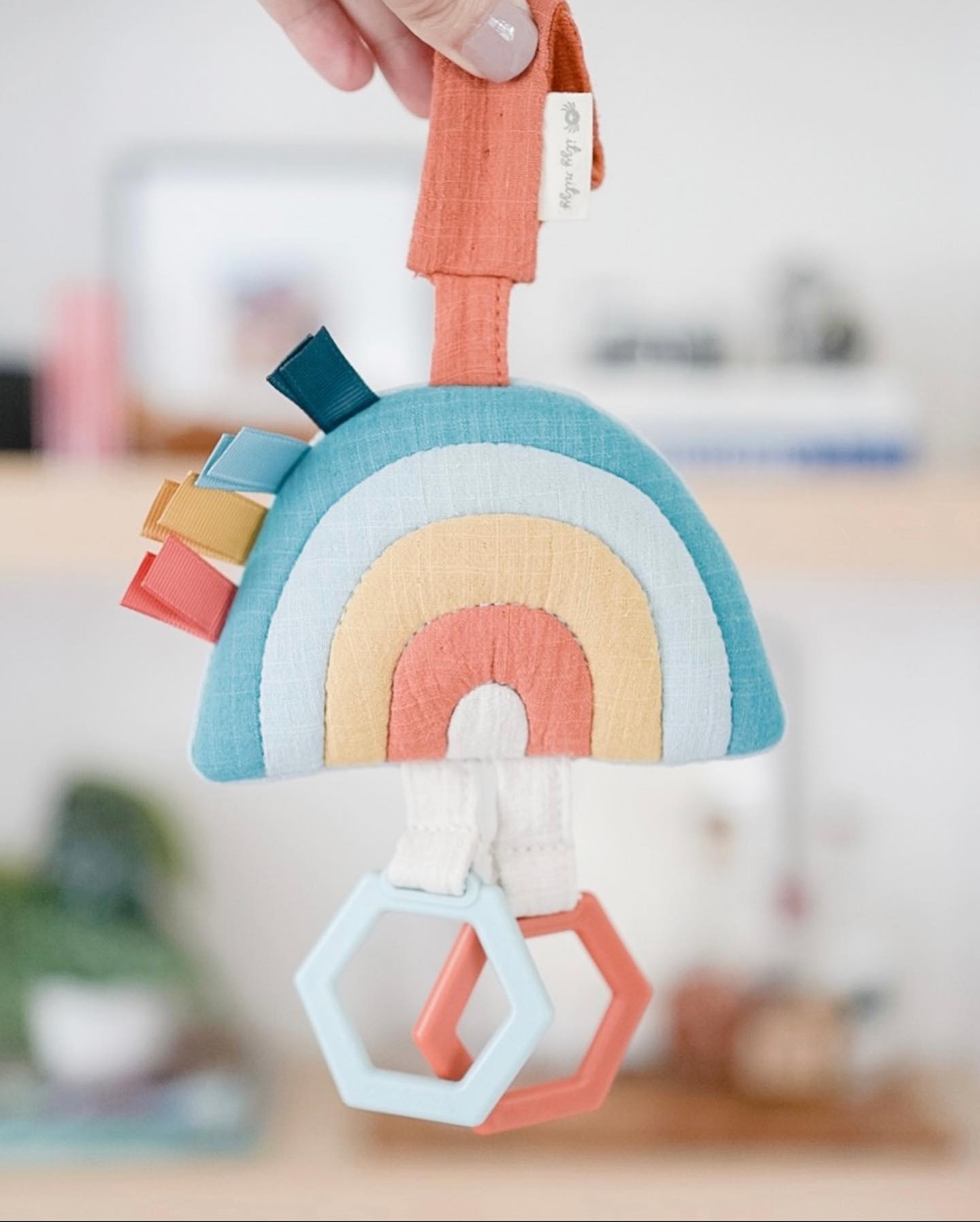 Itzy Ritzy 6: Lifestyle Secondary Images