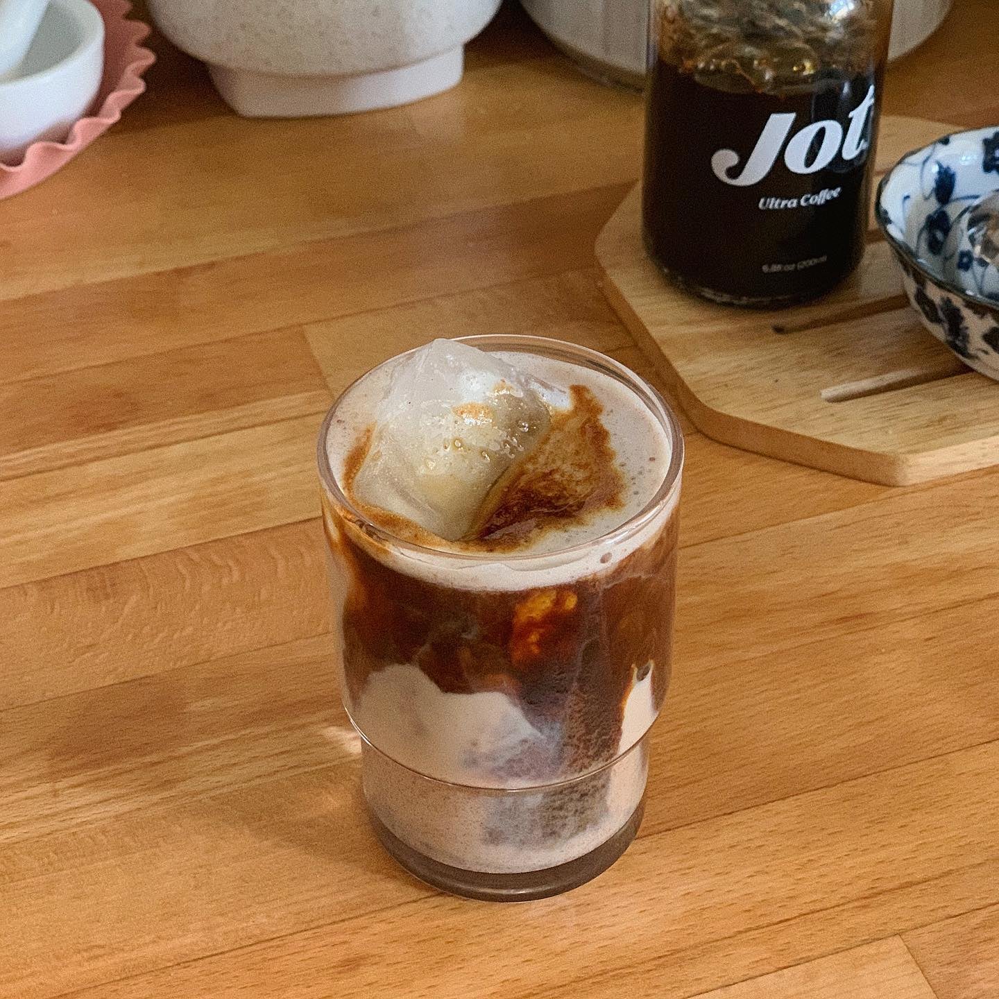 Jot 24: Lifestyle Secondary Images