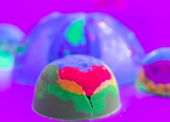 Kinetic Sand 9: Lifestyle Secondary Images