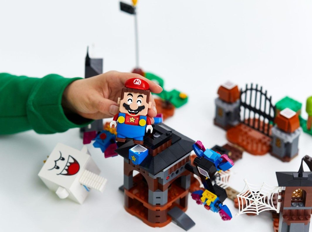 LEGO LIF TG 8: Lifestyle Secondary Images
