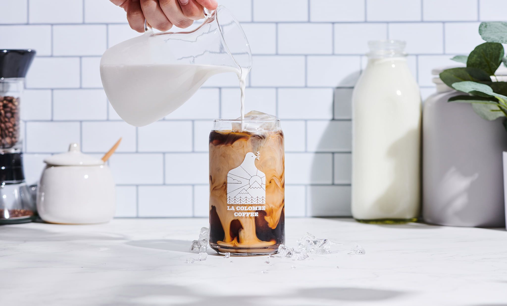 La Colombe 01: Lifestyle Secondary Images