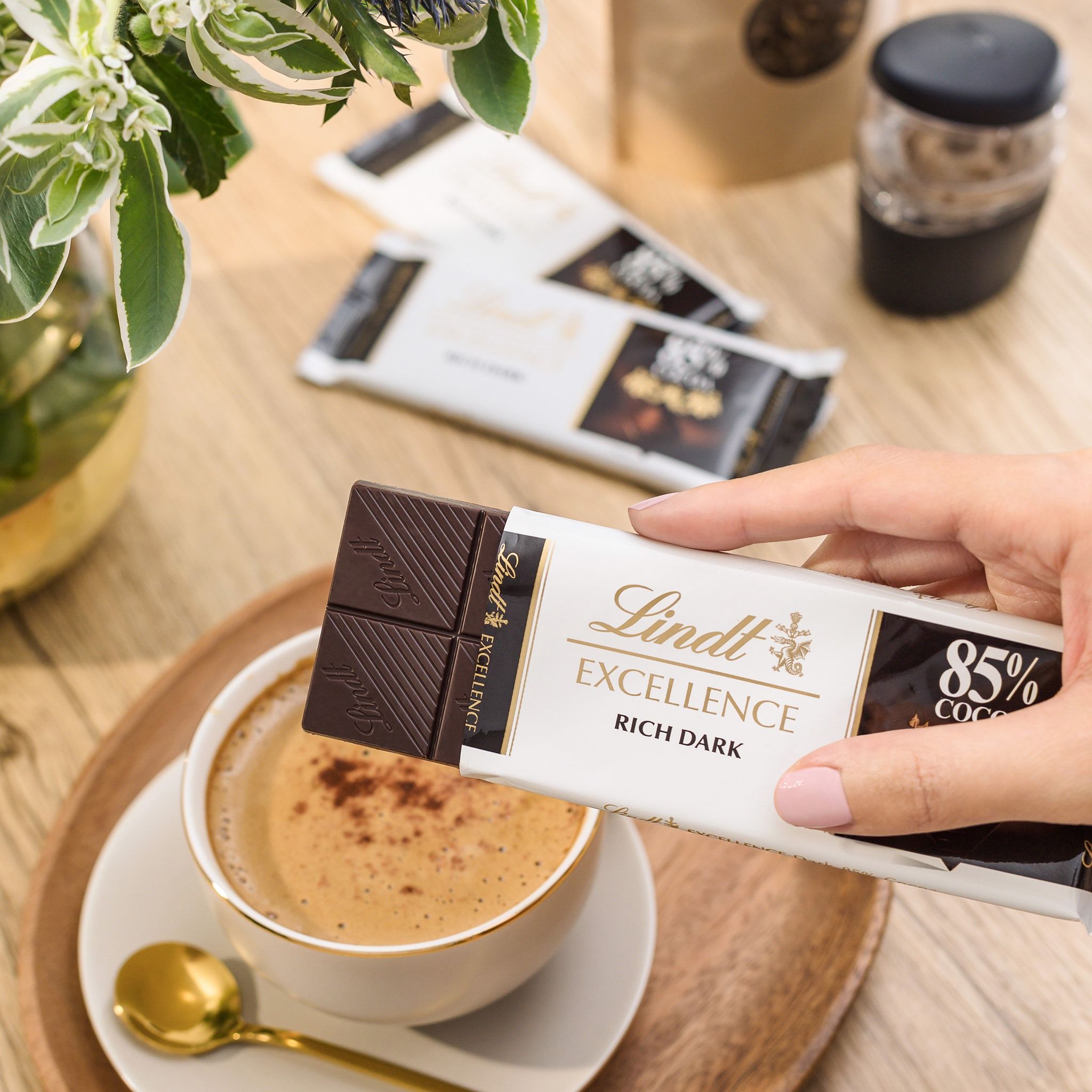 Lindt 16: Lifestyle Secondary Images