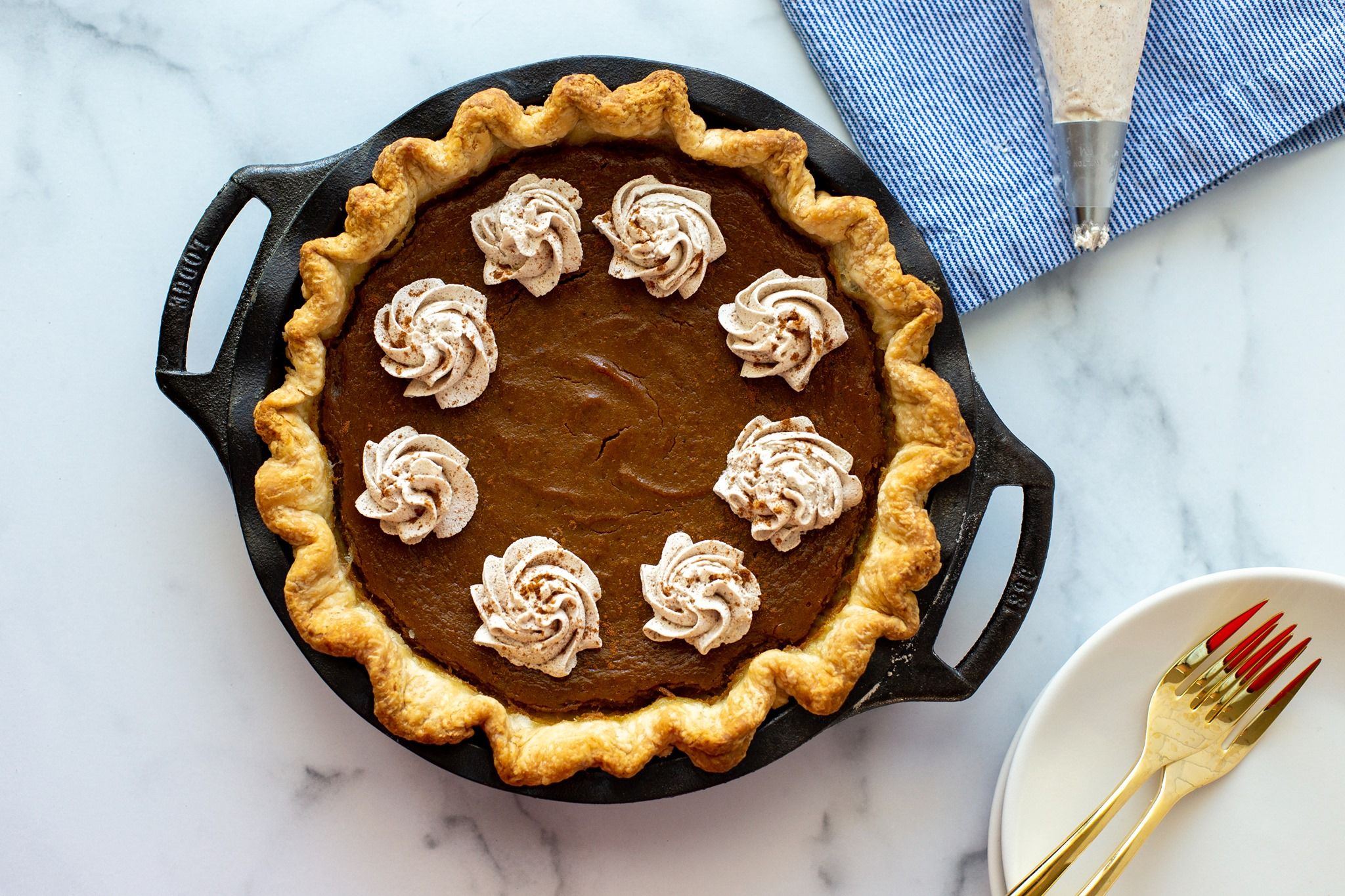 Lodge Cast Iron 13: Lifestyle Secondary Images