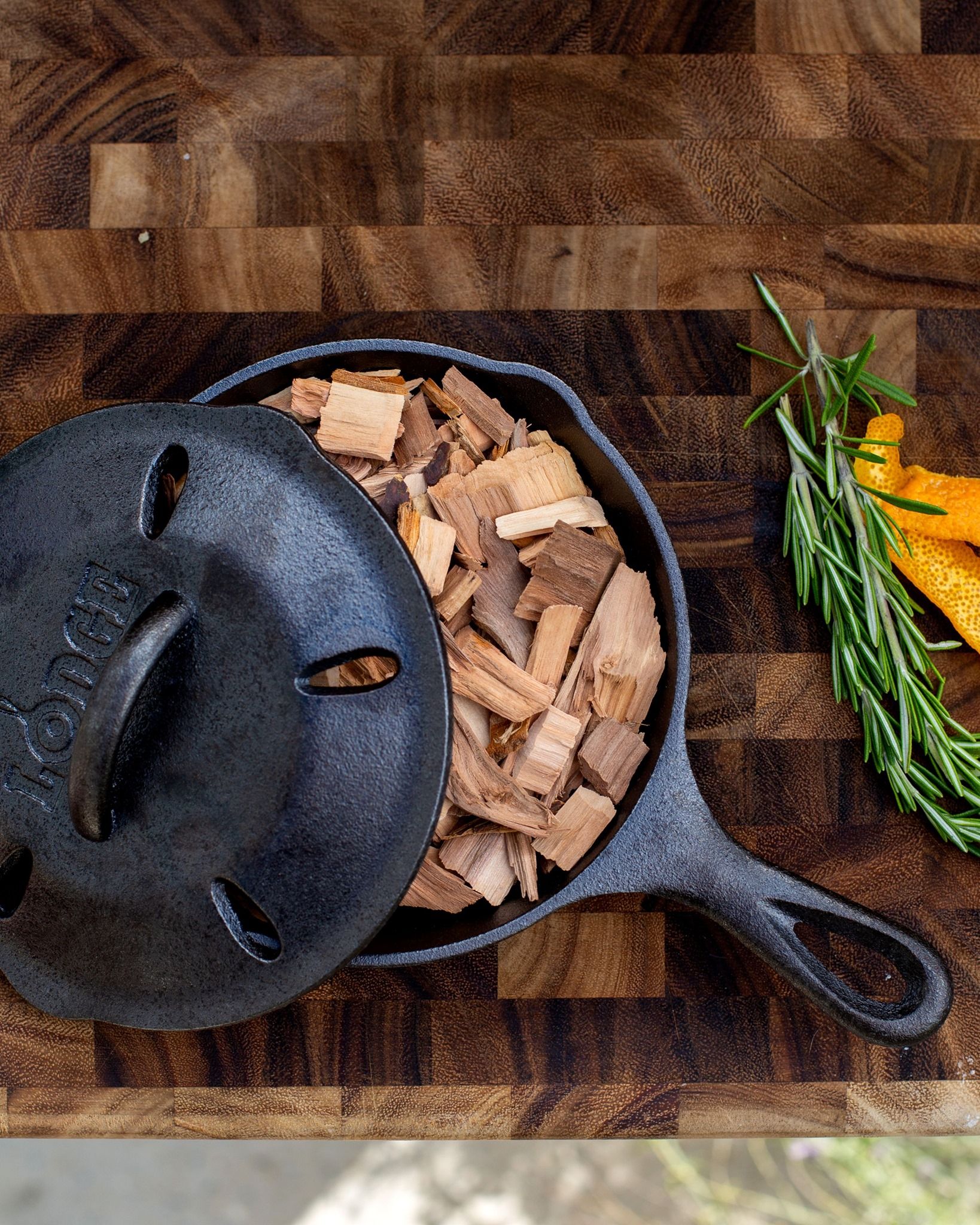 Lodge Cast Iron 25: Lifestyle Secondary Images