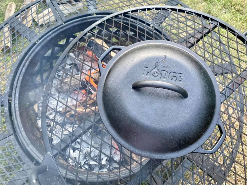Lodge Cast Iron 29: Lifestyle Secondary Images