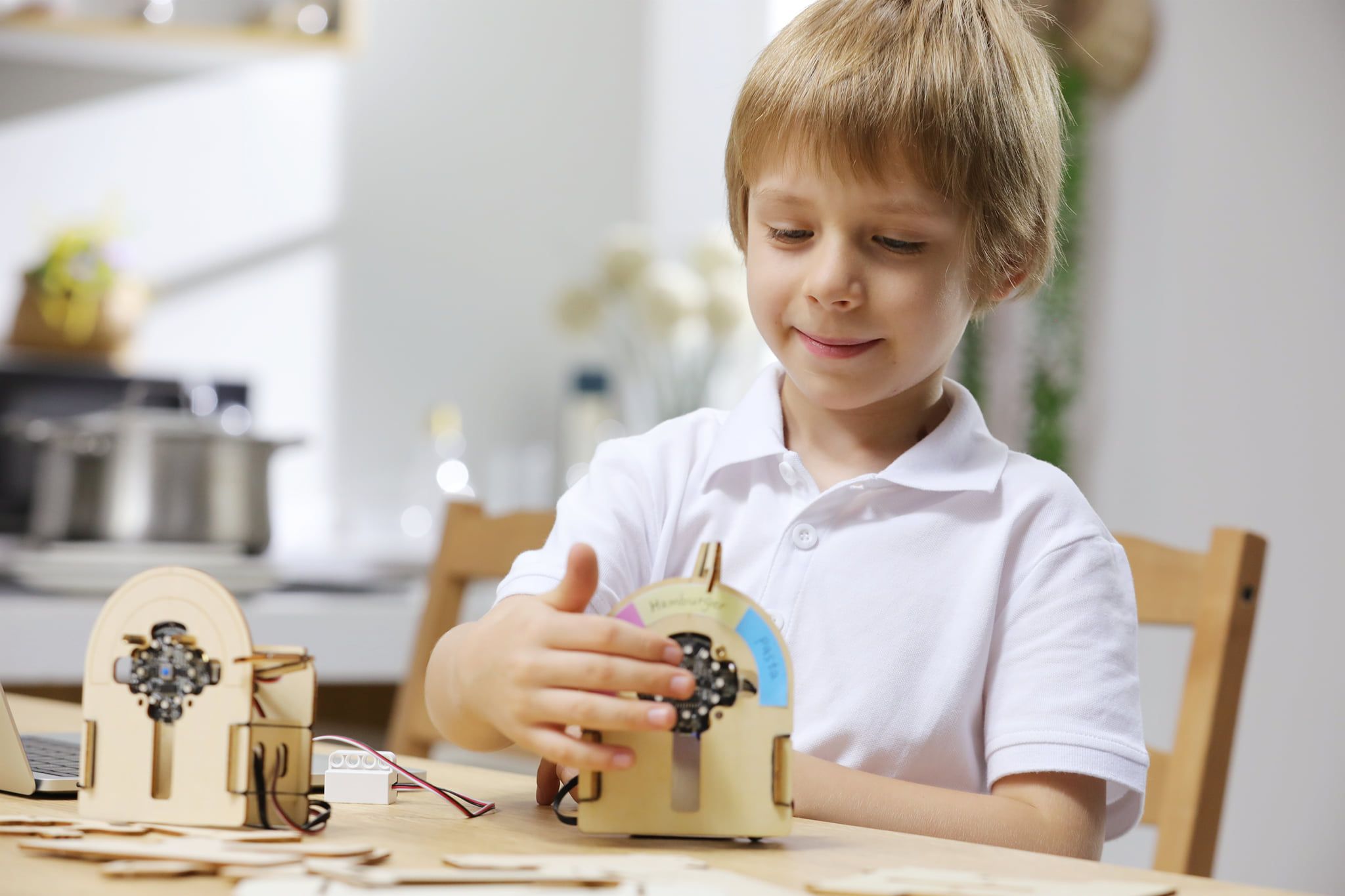 Makeblock 15: Lifestyle Secondary Images