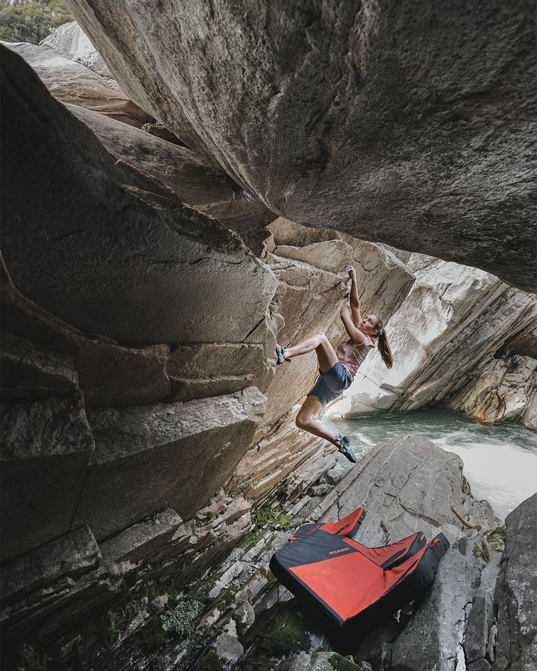 Mammut Outdoor LIF 11: Lifestyle Secondary Images