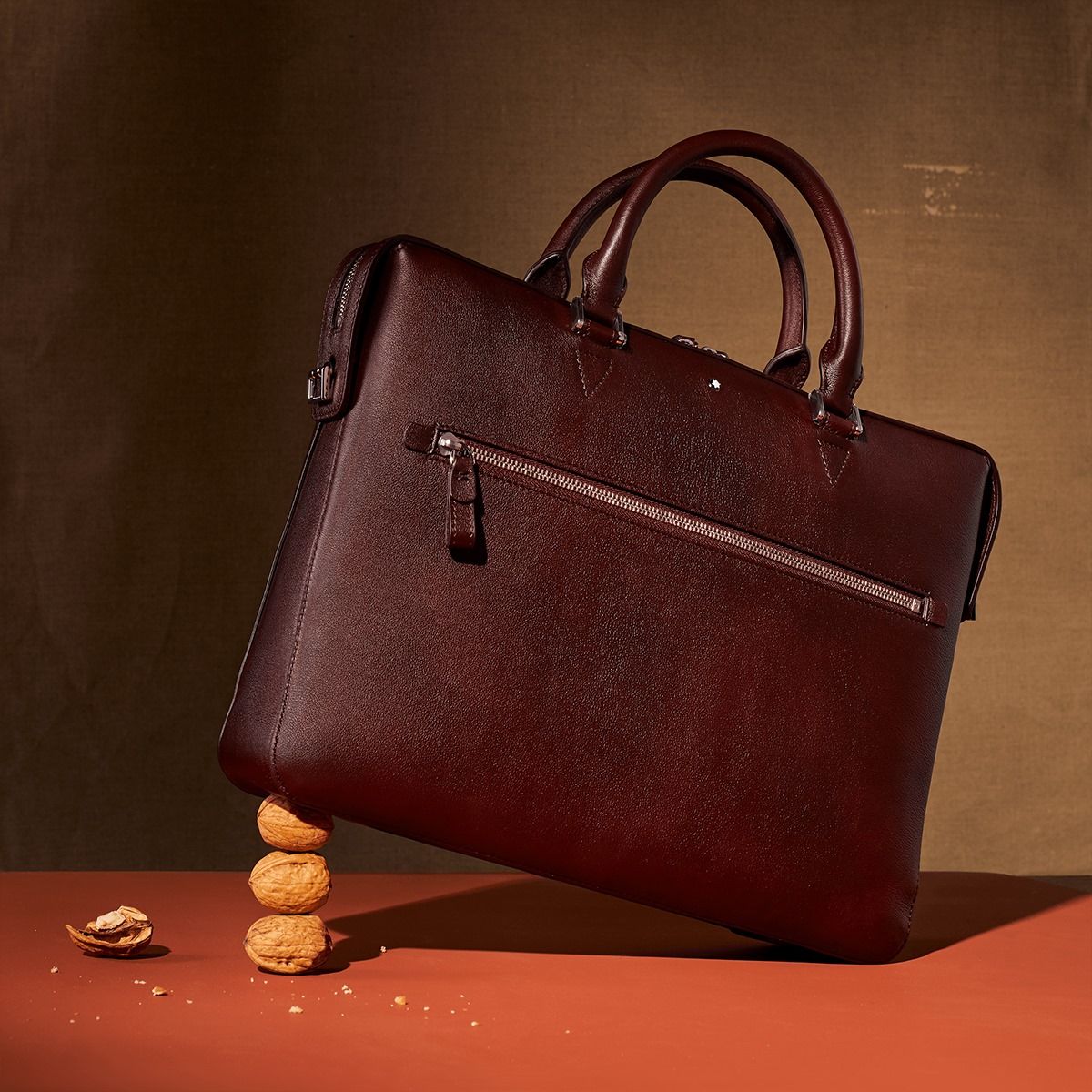 Montblanc 24: Lifestyle Secondary Images