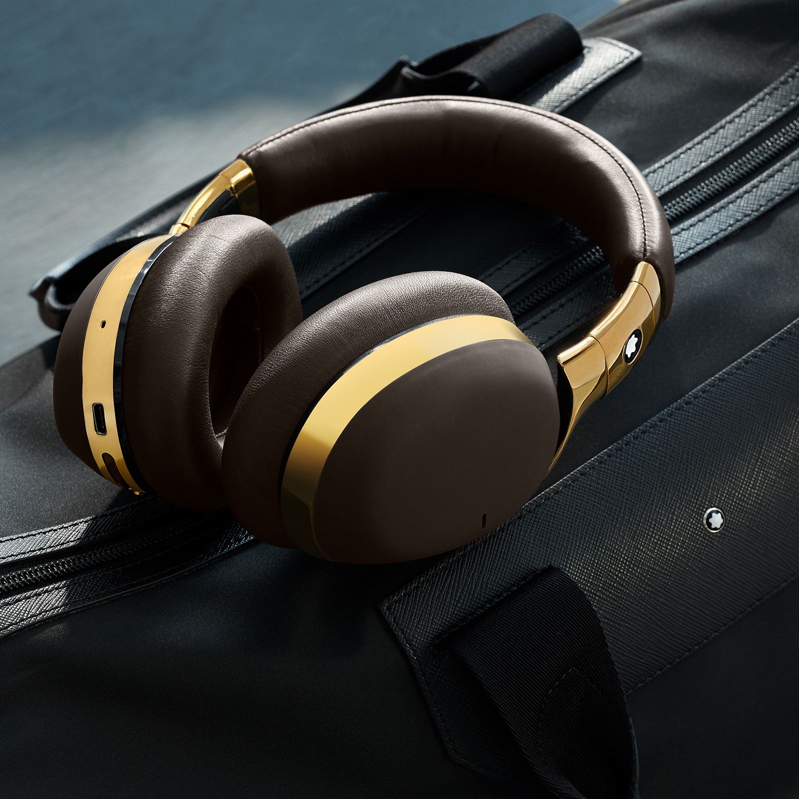 Montblanc 28: Lifestyle Secondary Images