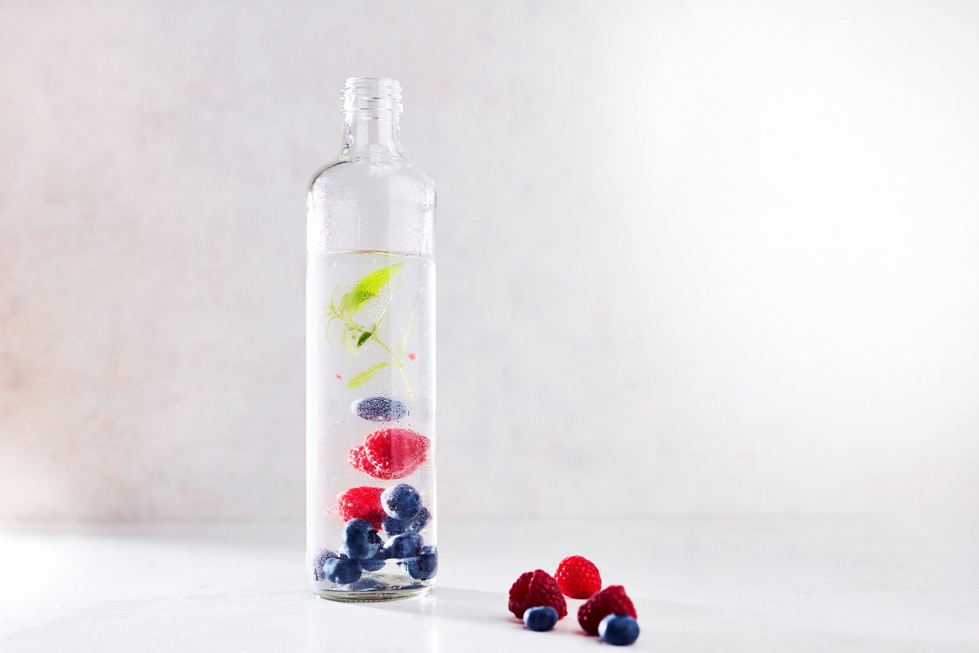O-I Glass 17: Product Hero Images