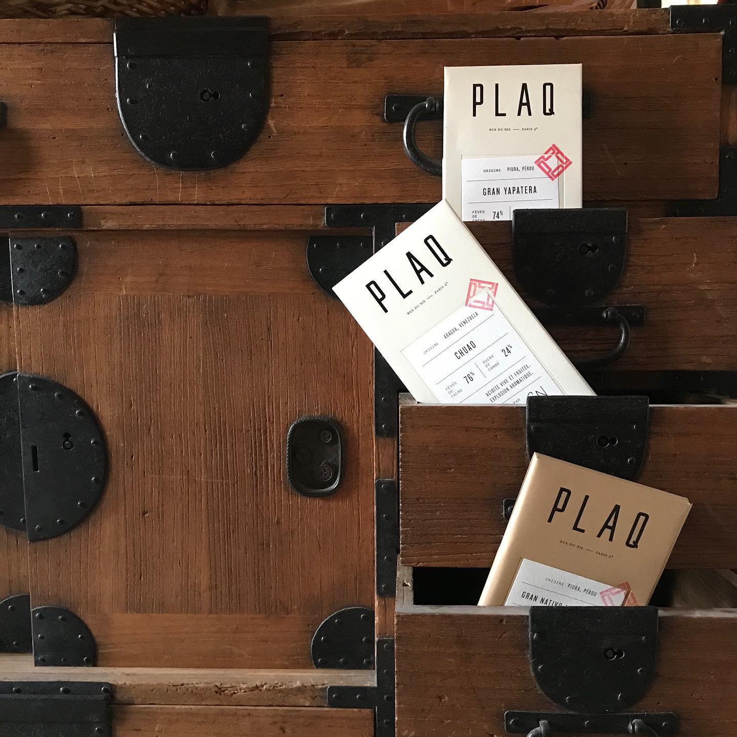 Plaq 37: Lifestyle Secondary Images