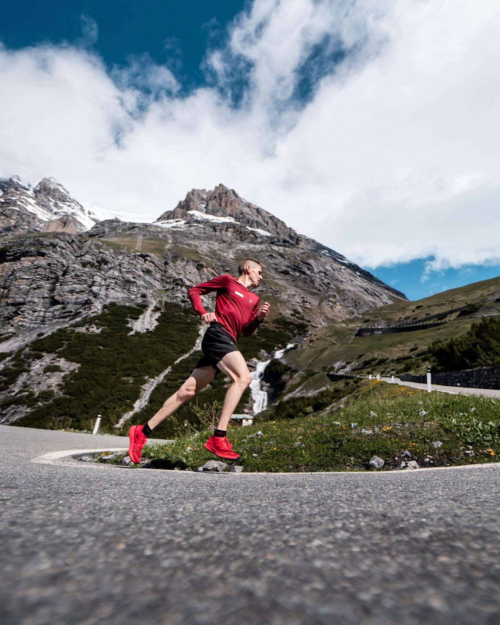 Salomon Outdoors LIF 7: Lifestyle Secondary Images