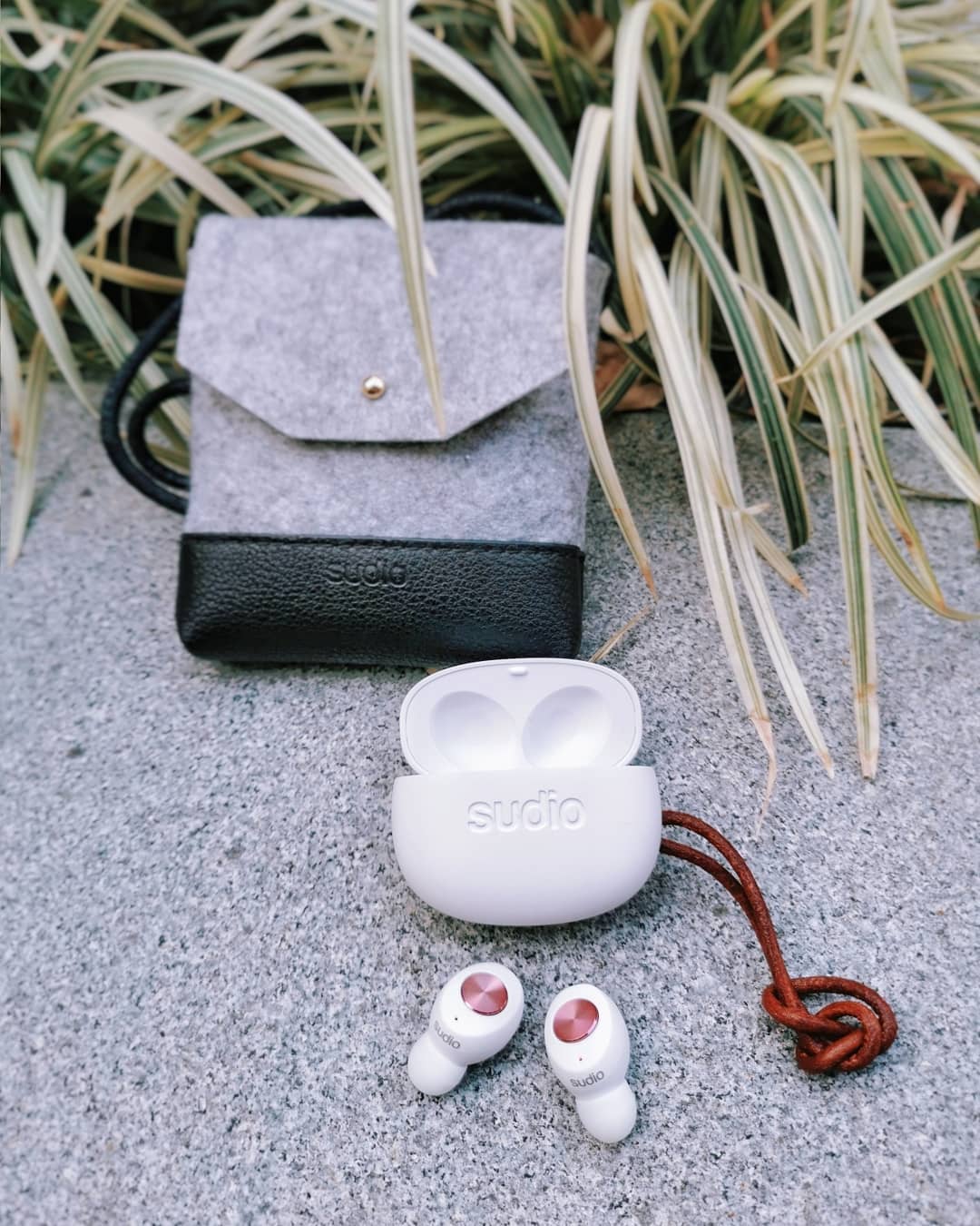 Sudio 9: Lifestyle Secondary Images