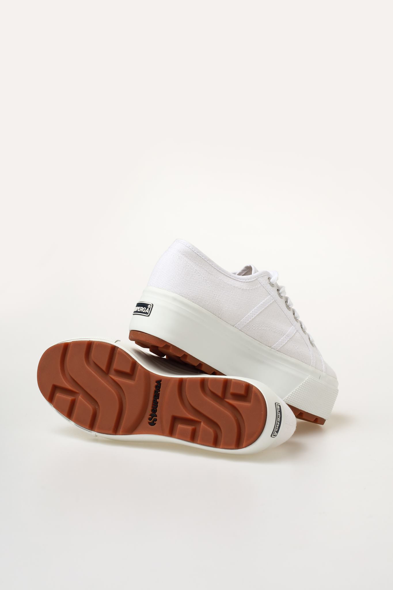 Superga 26: Lifestyle Secondary Images