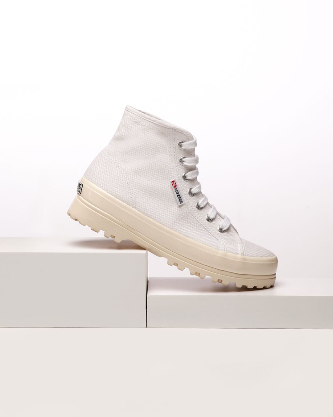 Superga 31: Lifestyle Secondary Images