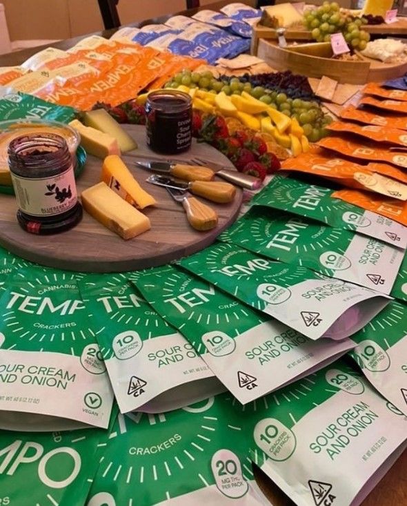 Tempo Crackers 10: Lifestyle Secondary Images