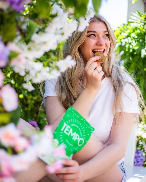 Tempo Crackers 16: Lifestyle Secondary Images