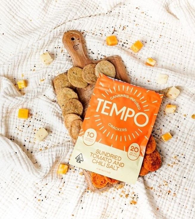Tempo Crackers 21: Lifestyle Secondary Images