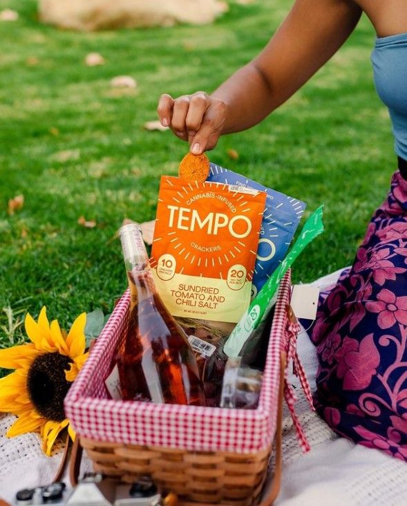 Tempo Crackers 8: Lifestyle Secondary Images