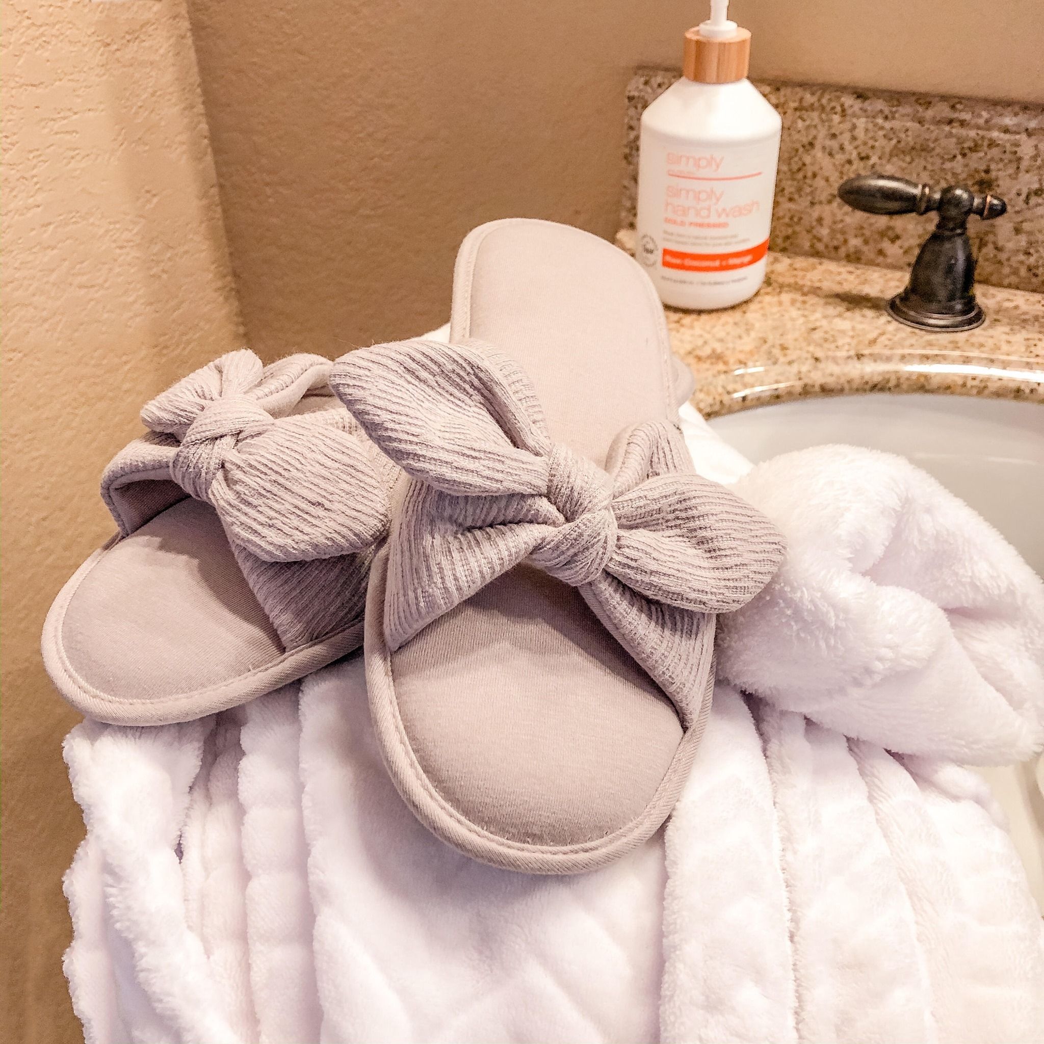 VeraCosy 21: Lifestyle Secondary Images