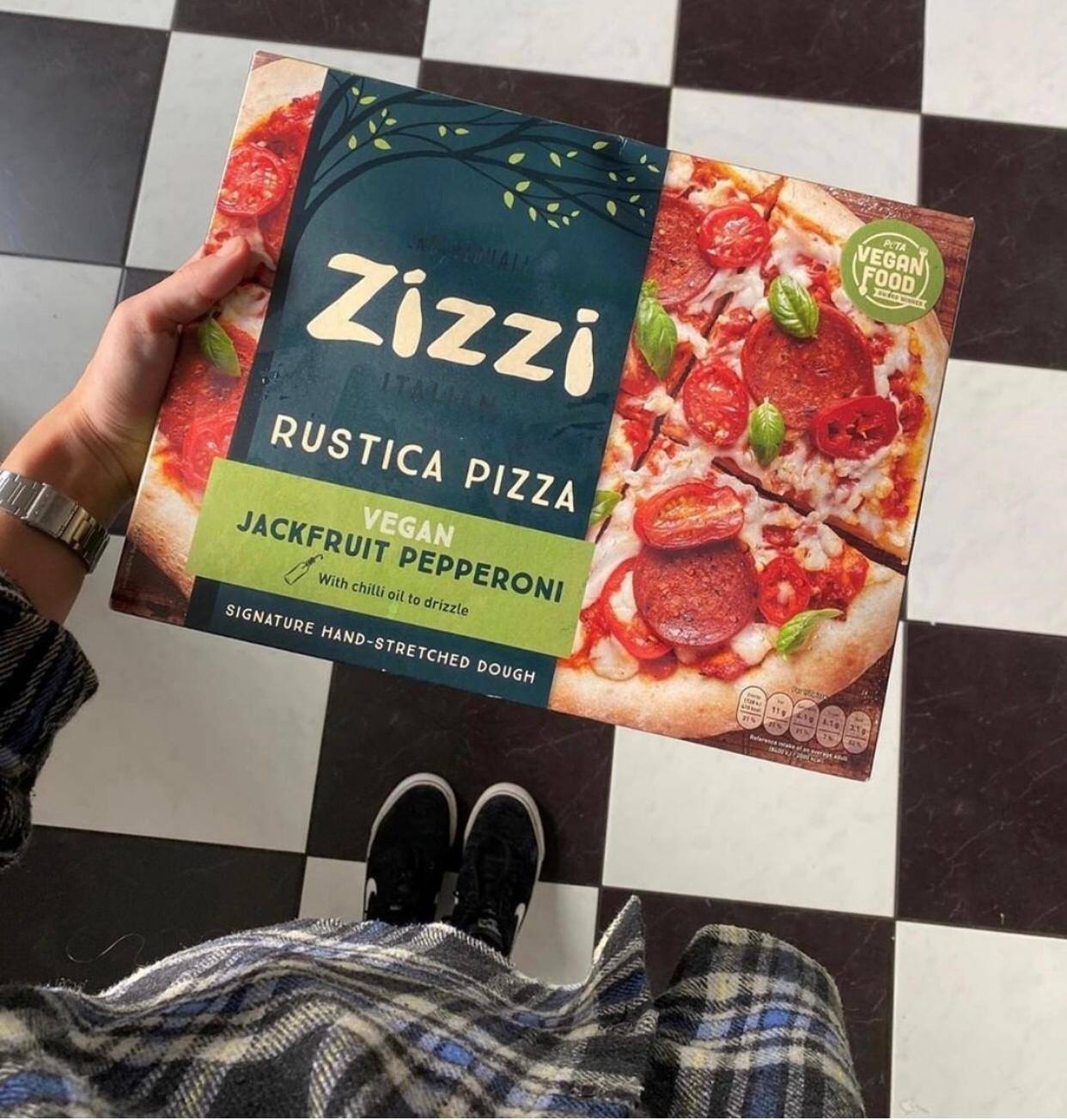Zizzi 3: Lifestyle Secondary Images