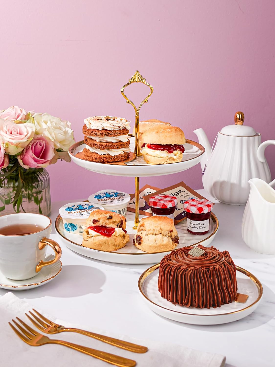 Shows the various items included in a tea or baked goods set, allowing customers to see everything they would receive.